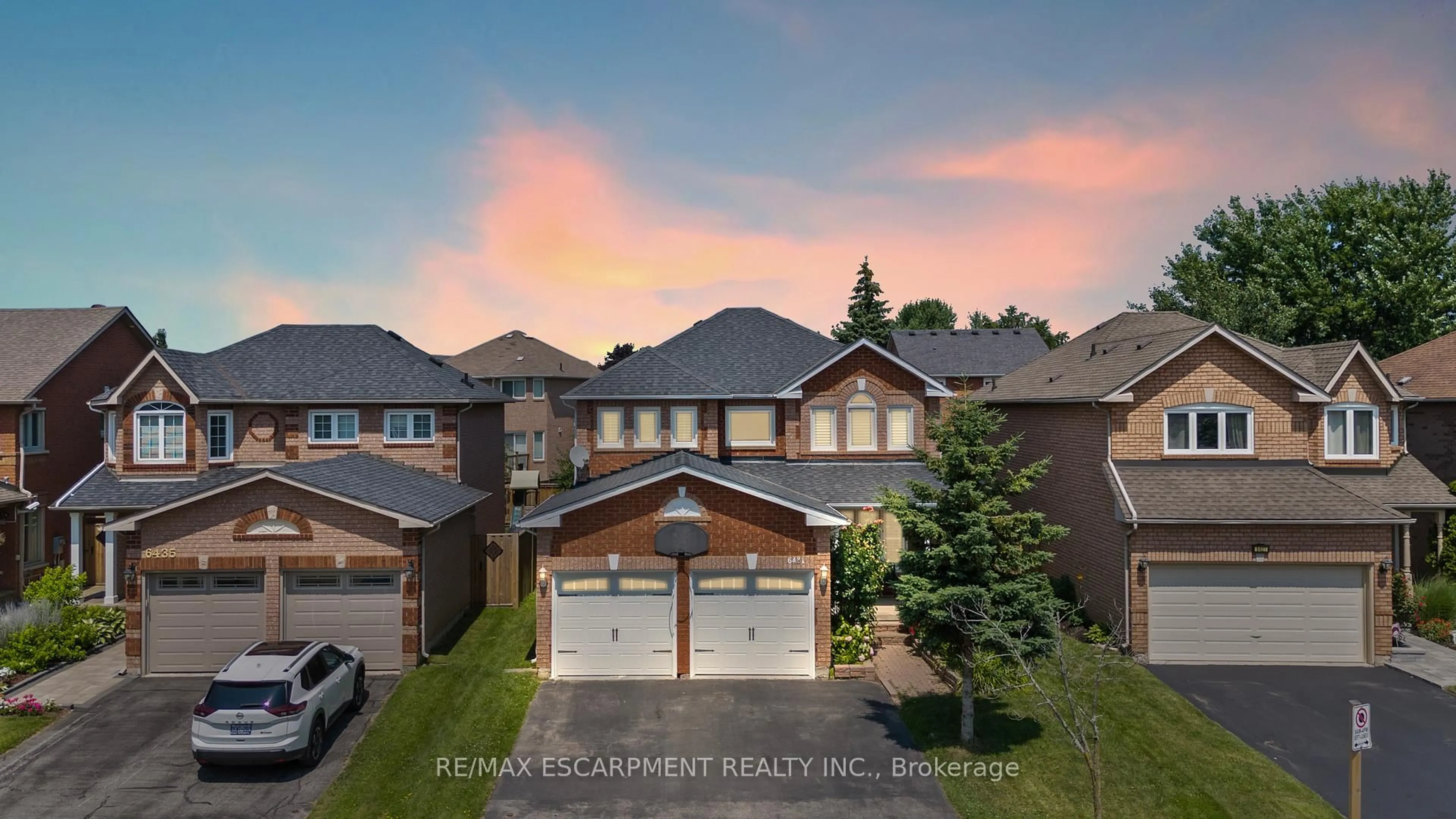 A pic from outside/outdoor area/front of a property/back of a property/a pic from drone, unknown for 6431 Lisgar Dr, Mississauga Ontario L5N 6X2