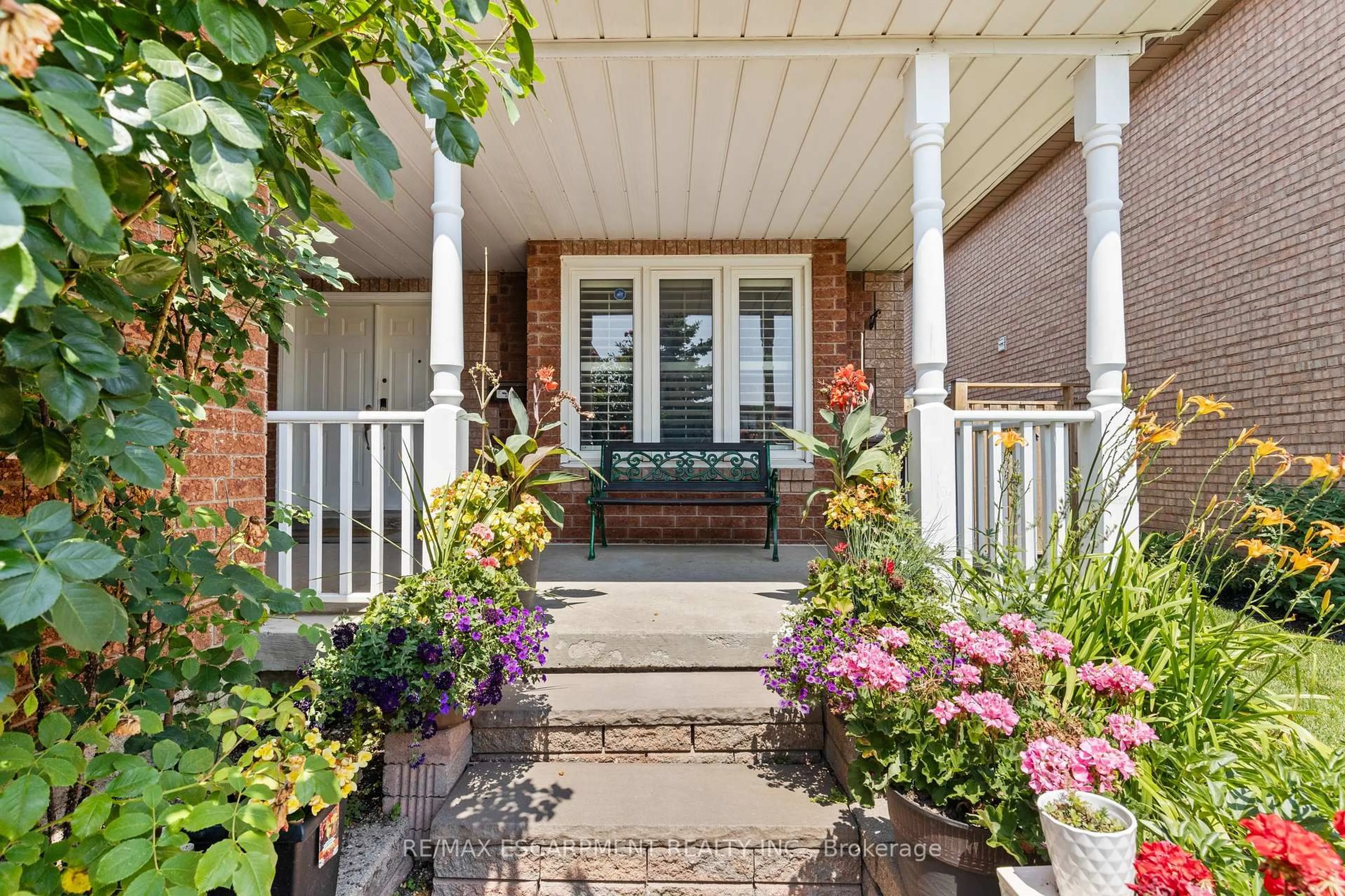 Indoor entryway for 6431 Lisgar Dr, Mississauga Ontario L5N 6X2