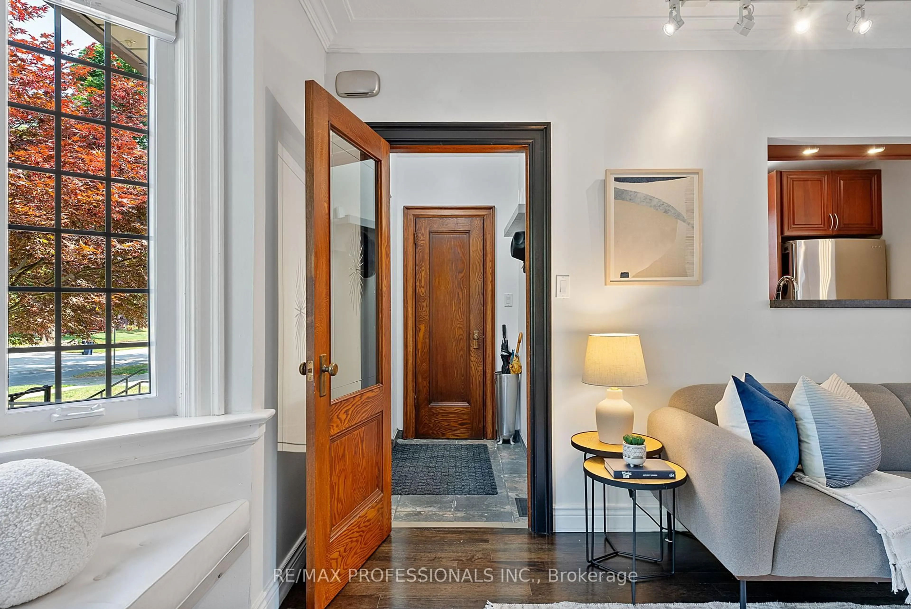 Indoor entryway for 222 Prince Edward Dr, Toronto Ontario M8Y 3X5