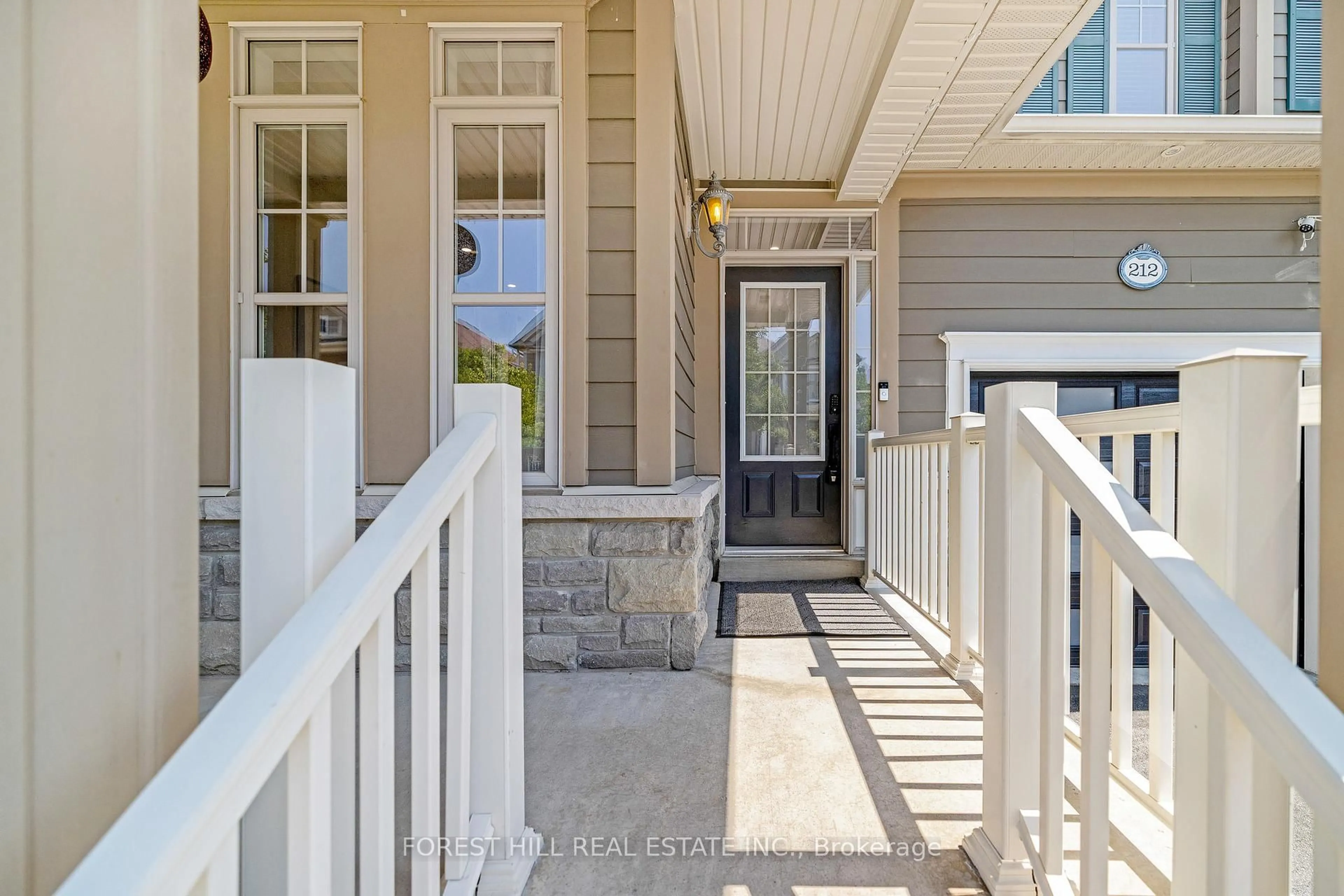 Indoor entryway for 212 Holloway Terr, Milton Ontario L9T 0R8