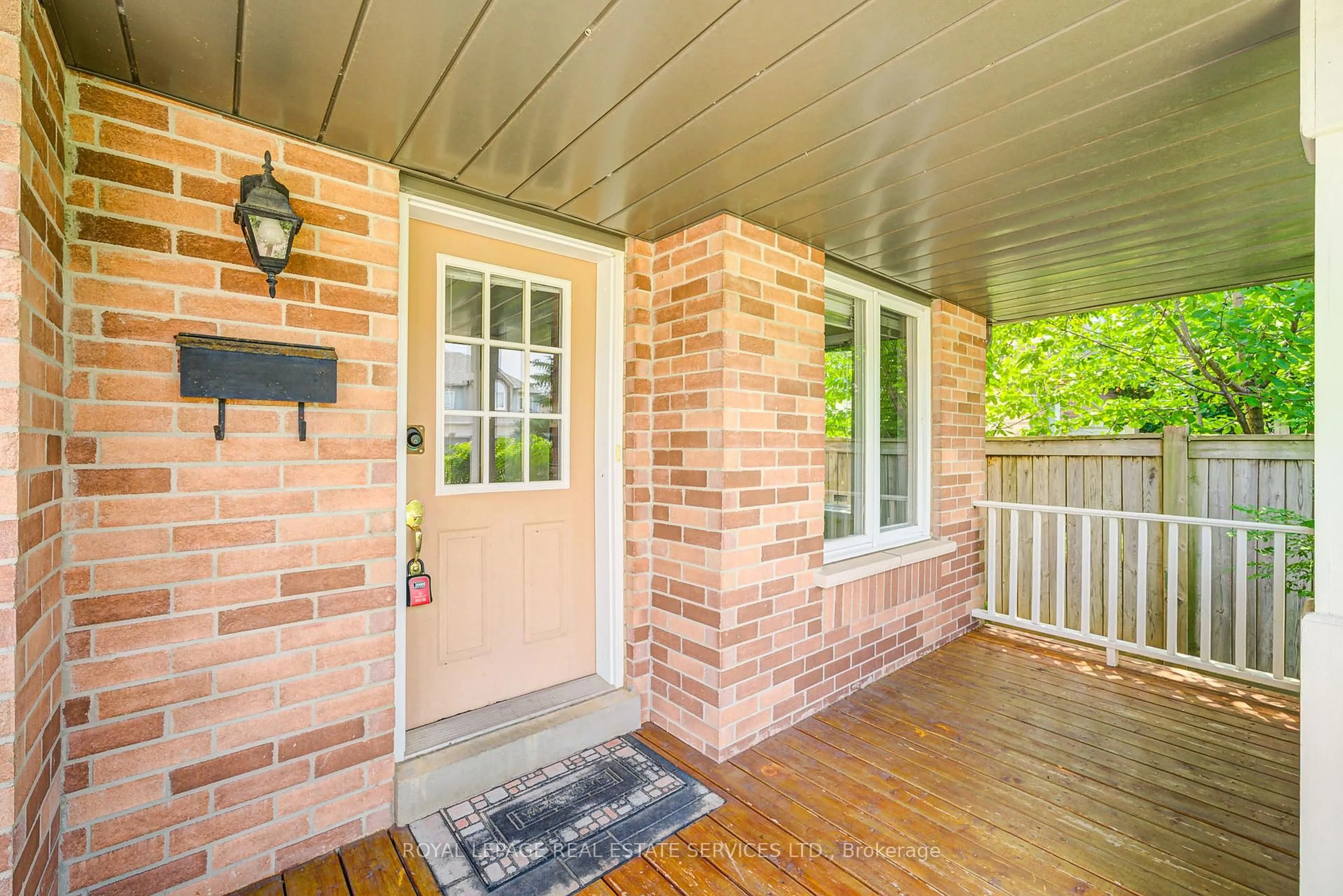 Indoor entryway for 5322 Bushelgrove Circ, Mississauga Ontario L5M 6C6