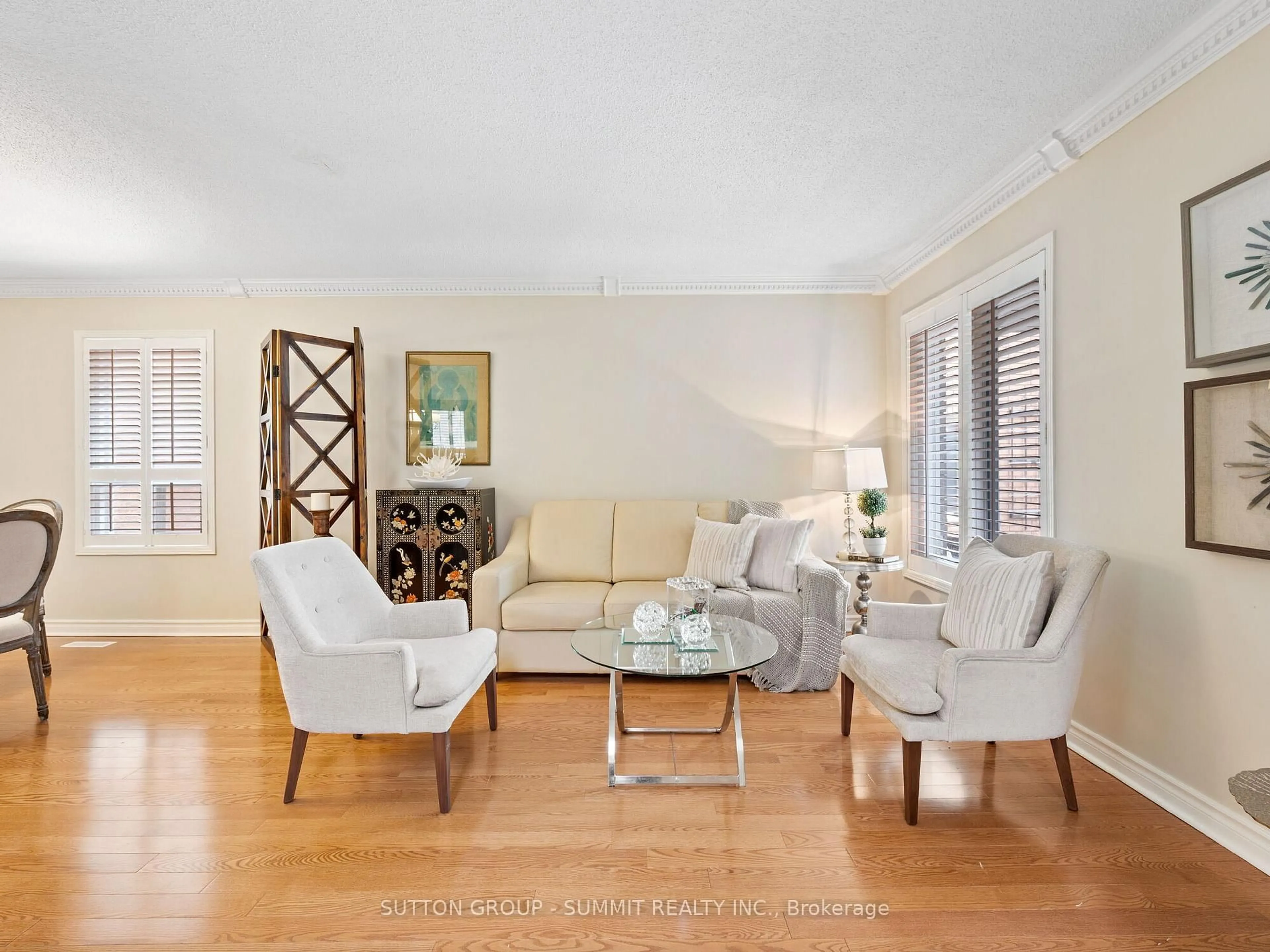Living room with furniture, unknown for 5726 TAYSIDE Cres, Mississauga Ontario L5M 5J4