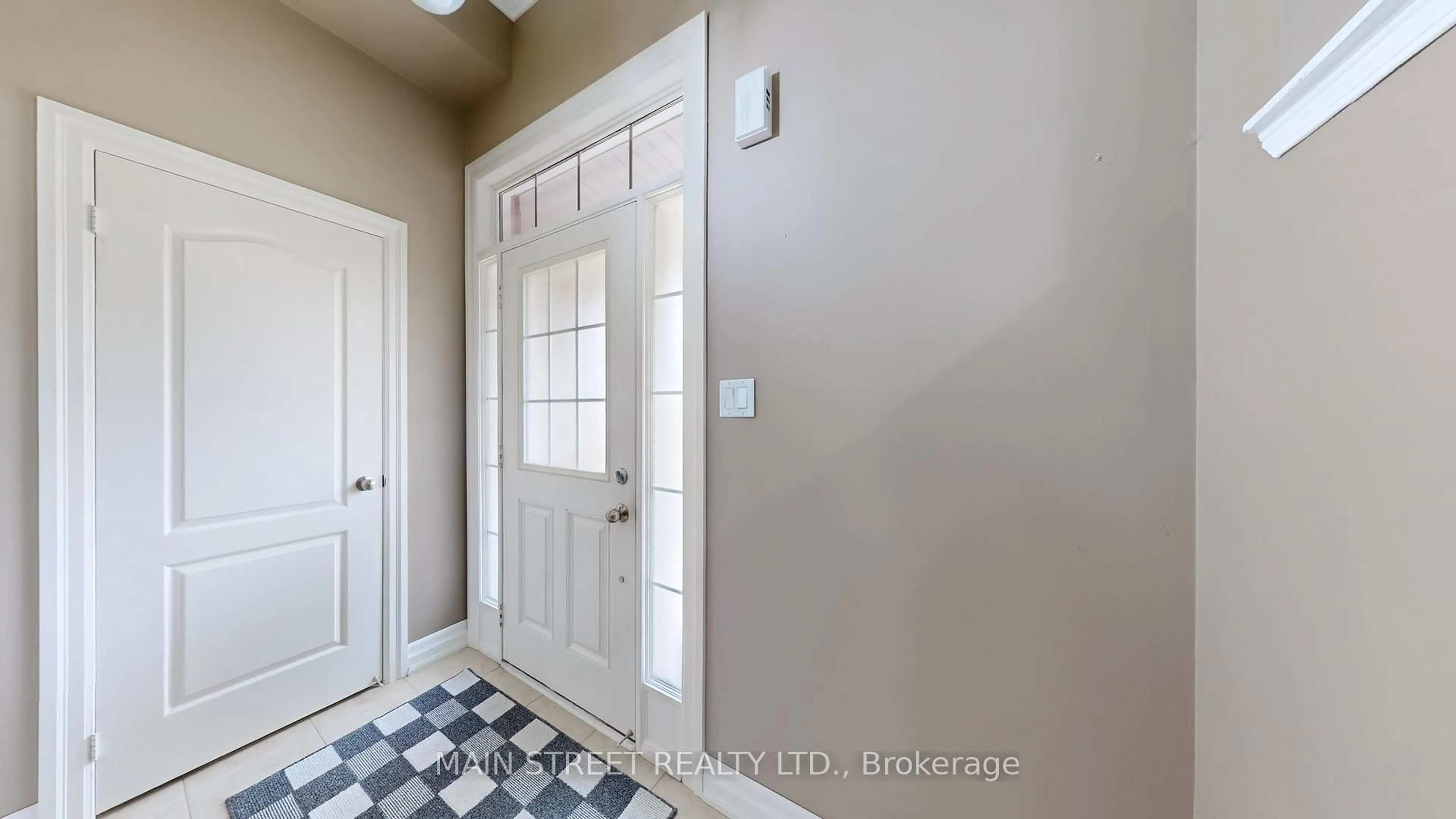 Indoor entryway for 42 Bellchase Tr, Brampton Ontario L6P 3K3