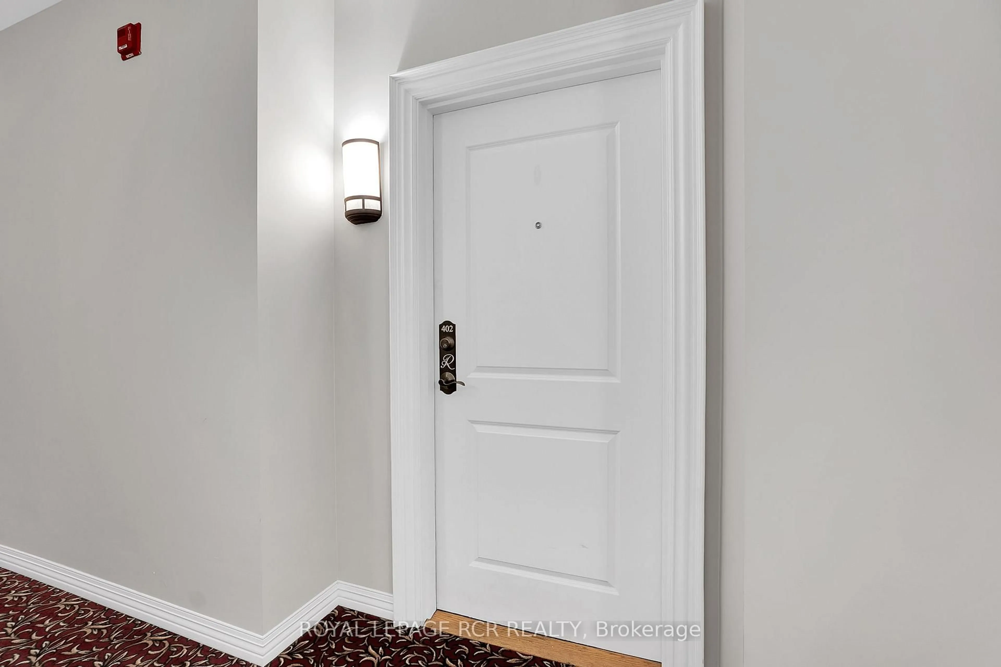 Indoor entryway for 60 Ann St #402, Caledon Ontario L7E 4G5