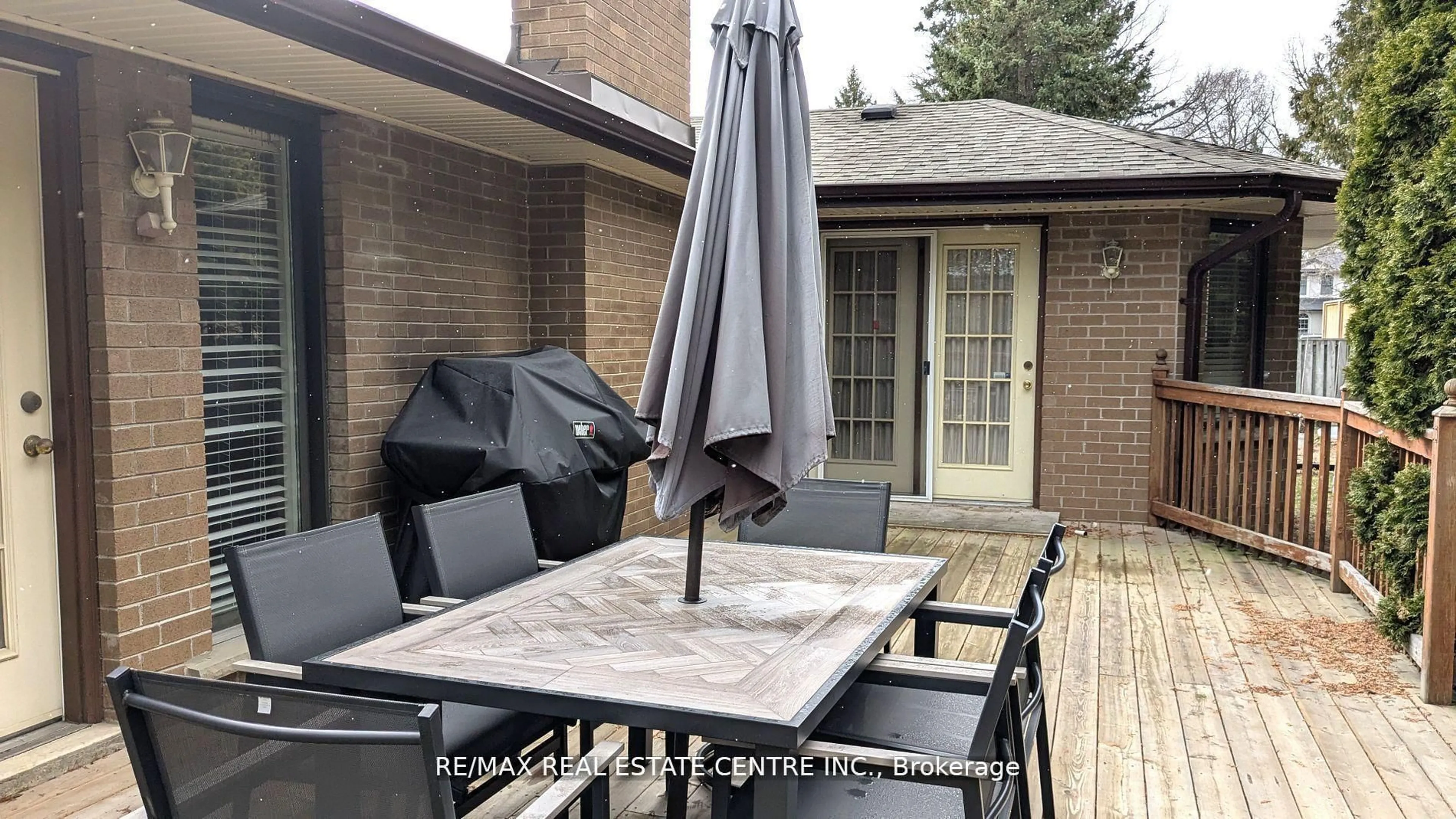 Patio, street for 2260 Oneida Cres, Mississauga Ontario L5C 1V6