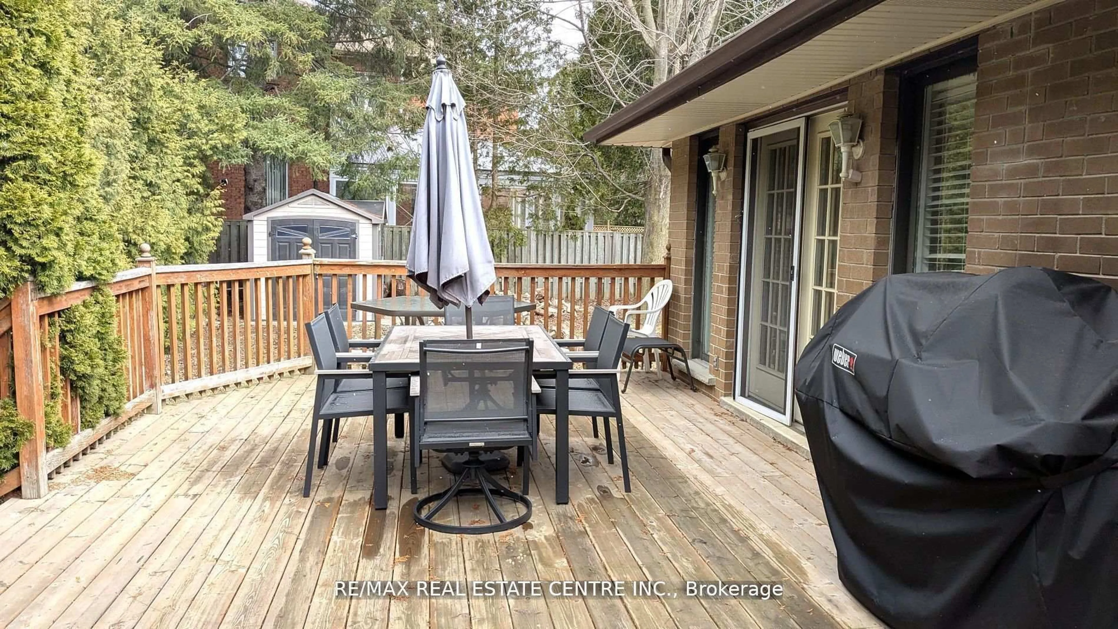 Patio, street for 2260 Oneida Cres, Mississauga Ontario L5C 1V6