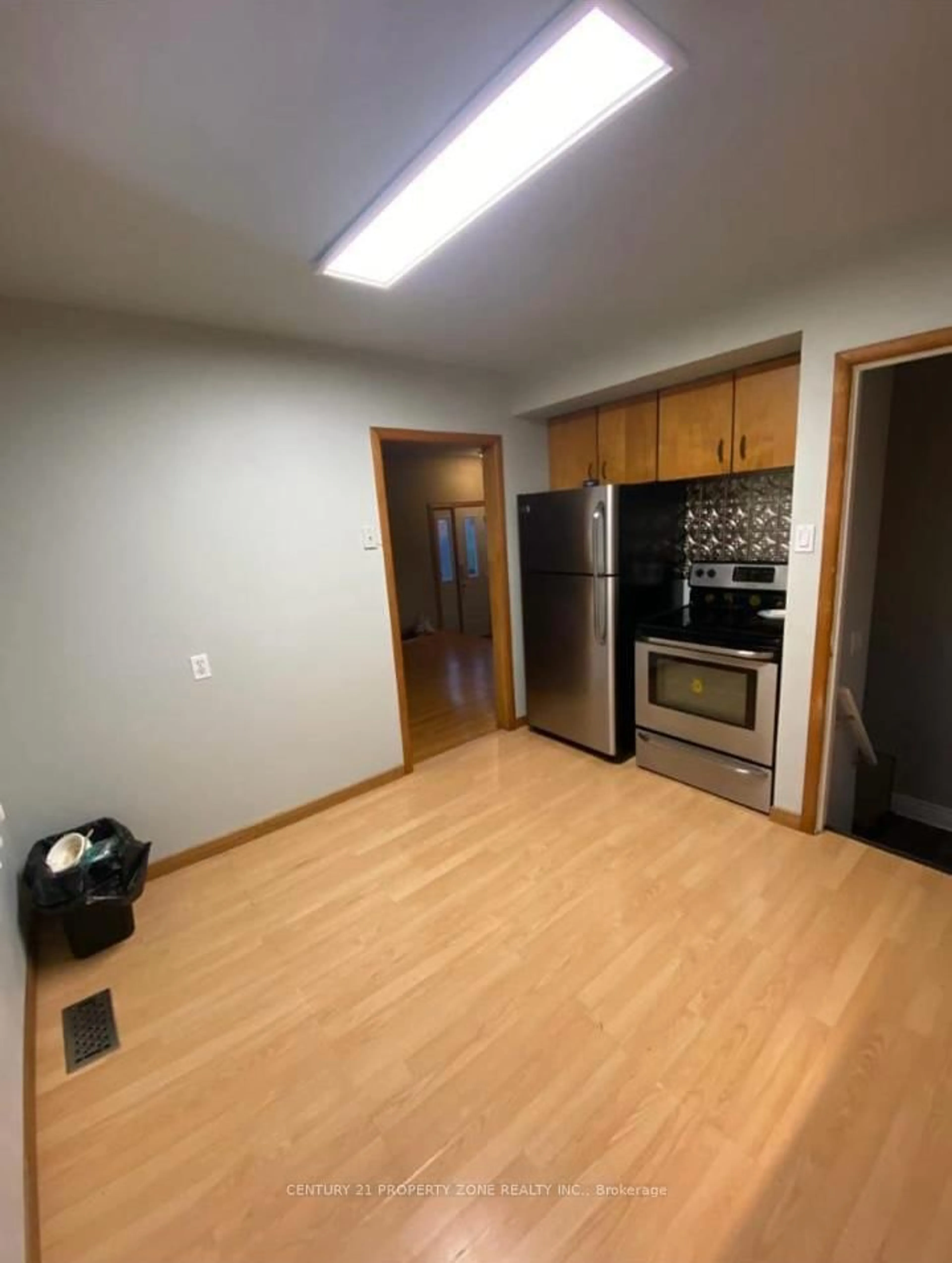 A pic of a room for 23 Portrush Tr, Brampton Ontario L6X 0R4