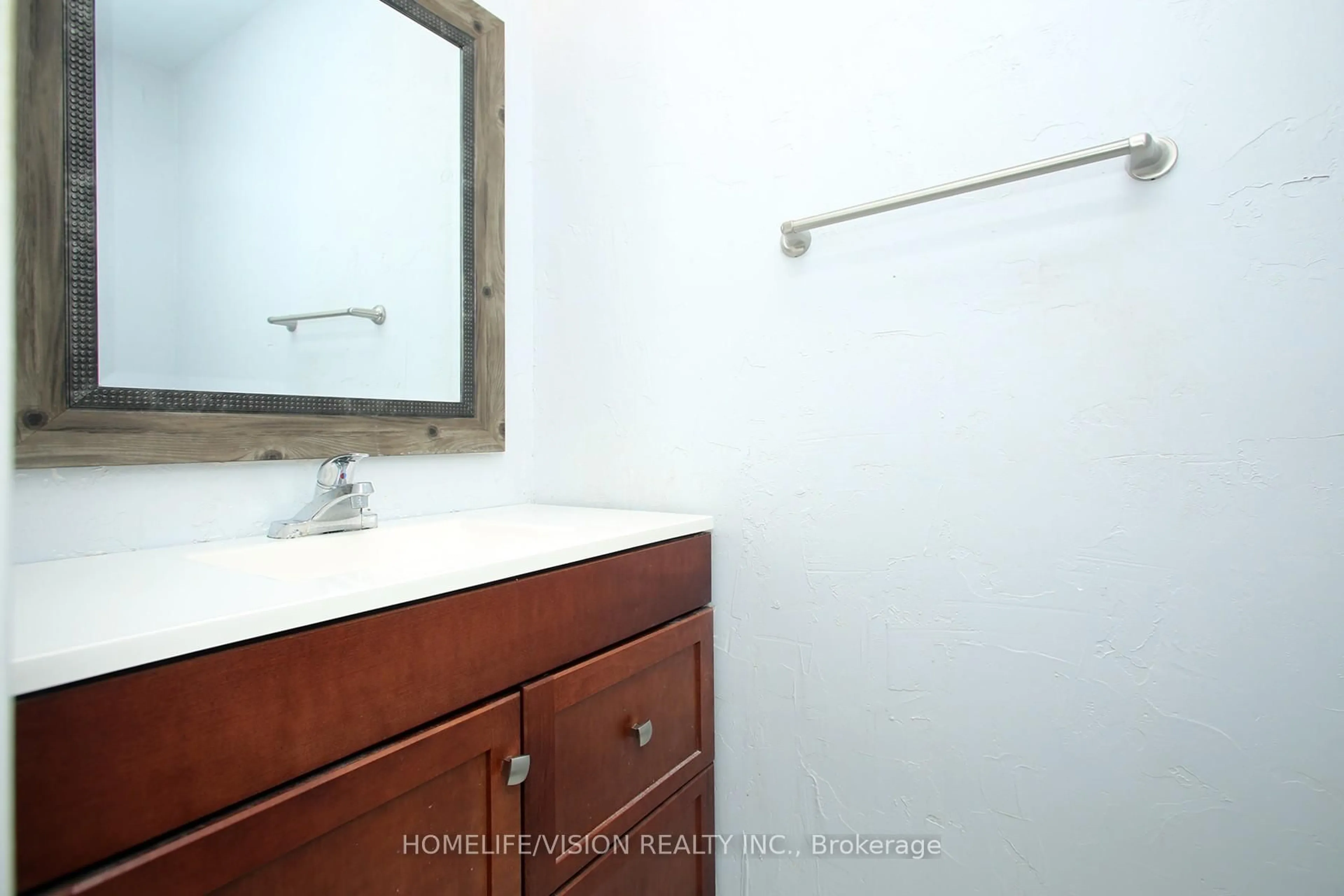 Standard bathroom, unknown for 3430 Brandon Gate Dr #15, Mississauga Ontario L4T 3T4