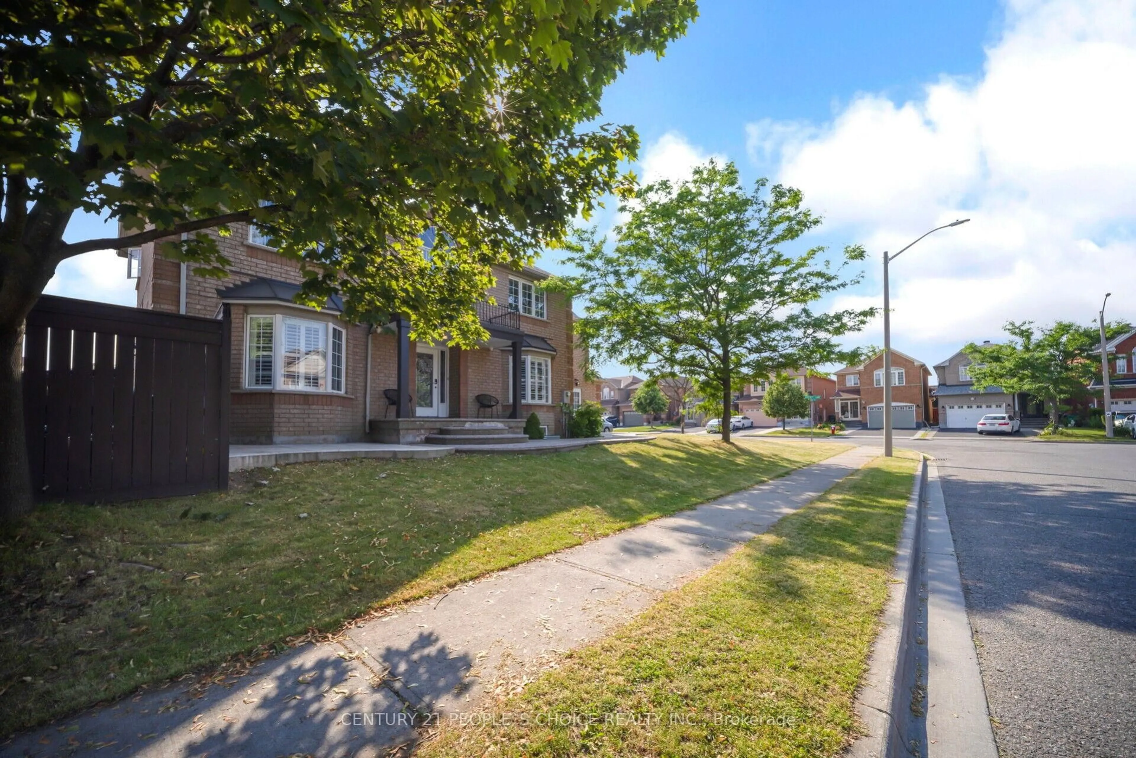 A pic from outside/outdoor area/front of a property/back of a property/a pic from drone, street for 2 Checkerberry Cres, Brampton Ontario L6R 2T2