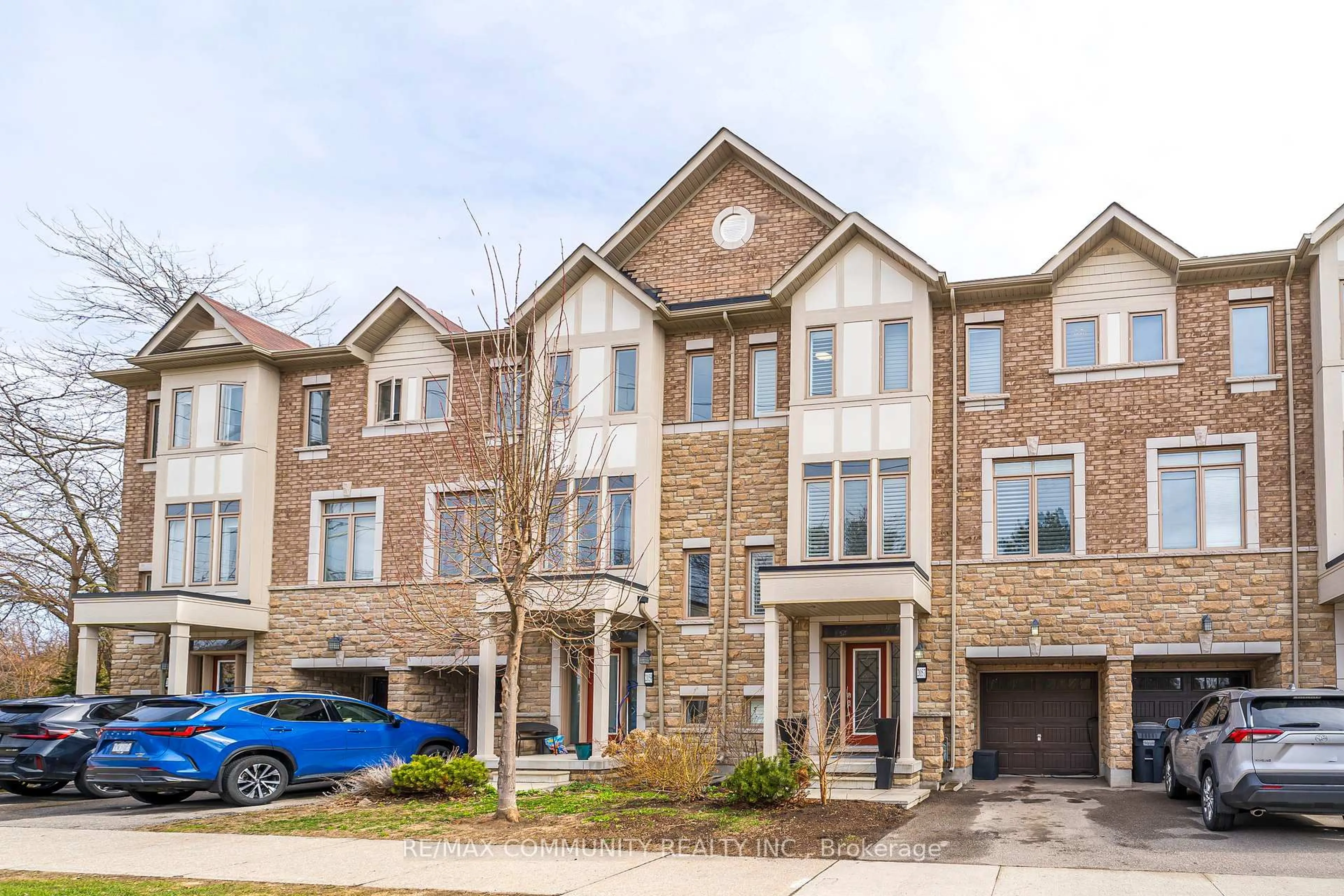 Home with brick exterior material, street for 2057 Cliff Rd #64, Mississauga Ontario L5A 2N6