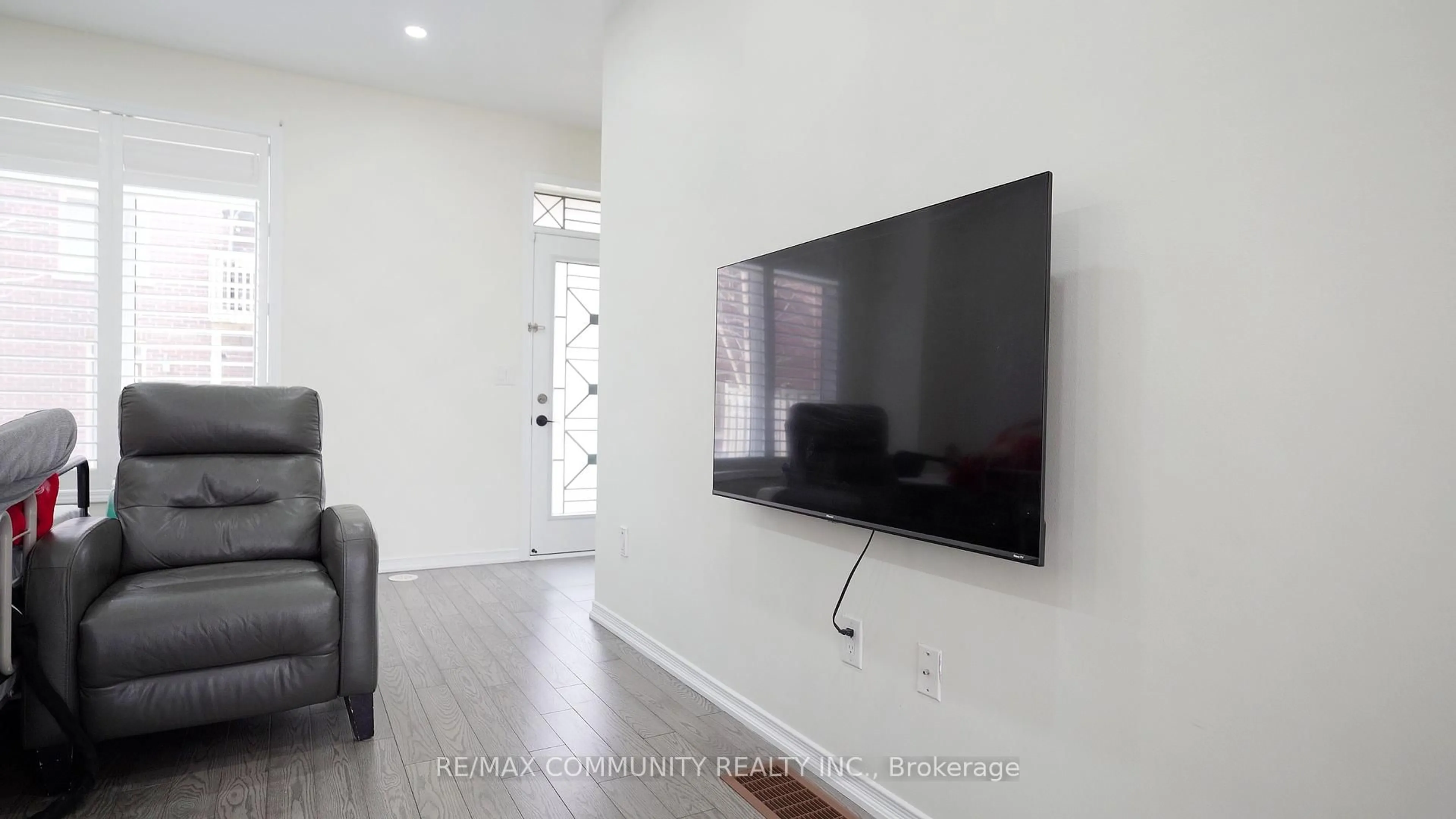 Home theater for 2057 Cliff Rd #64, Mississauga Ontario L5A 2N6