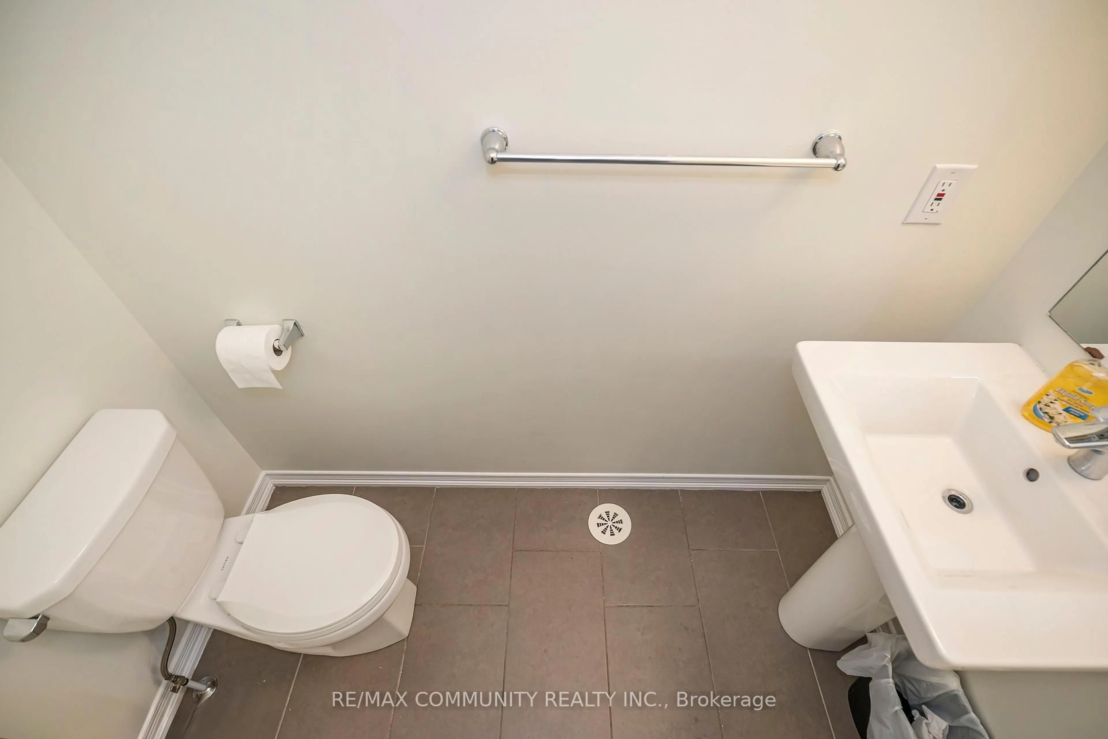 A pic of a room for 2057 Cliff Rd #64, Mississauga Ontario L5A 2N6