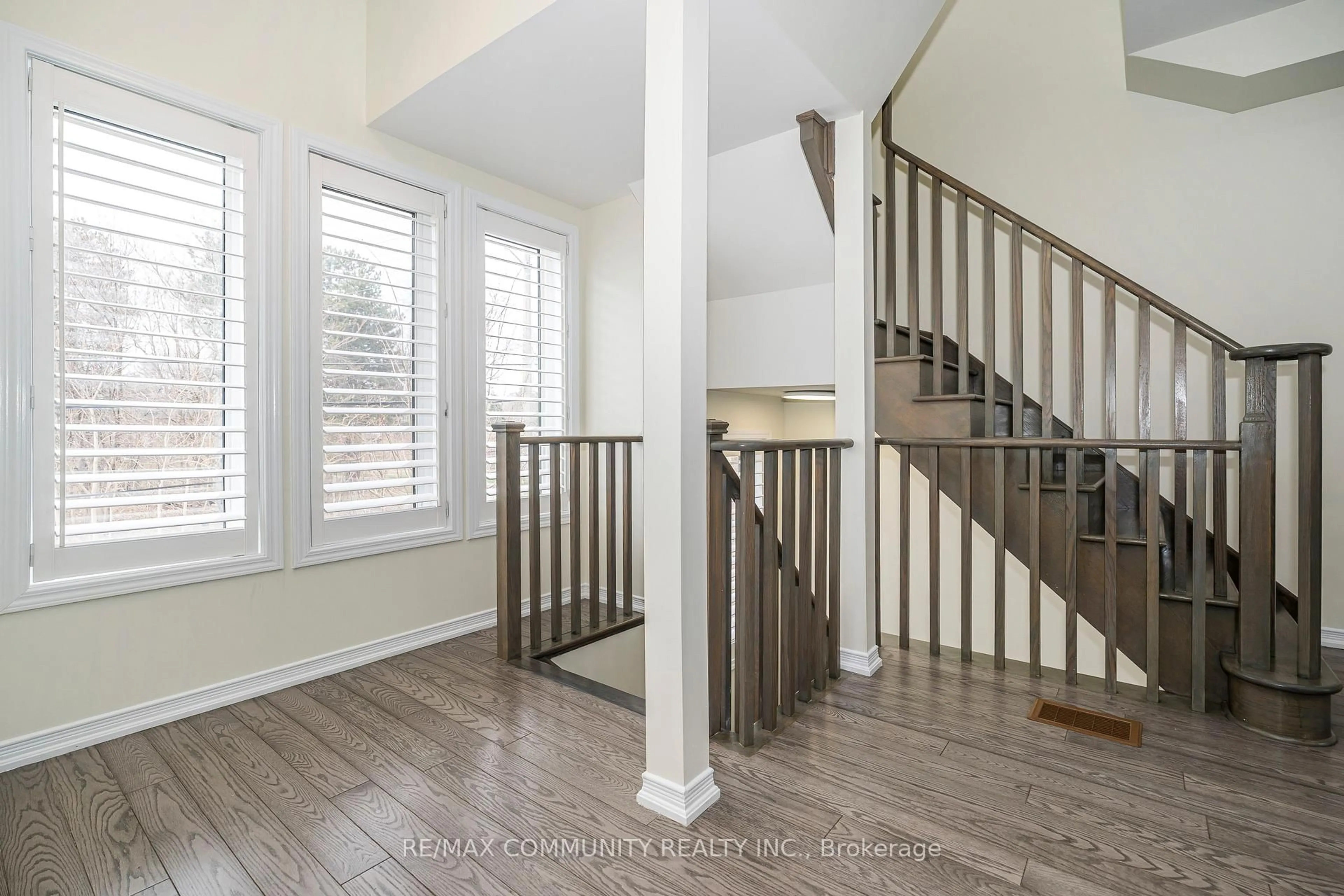 Indoor entryway for 2057 Cliff Rd #64, Mississauga Ontario L5A 2N6