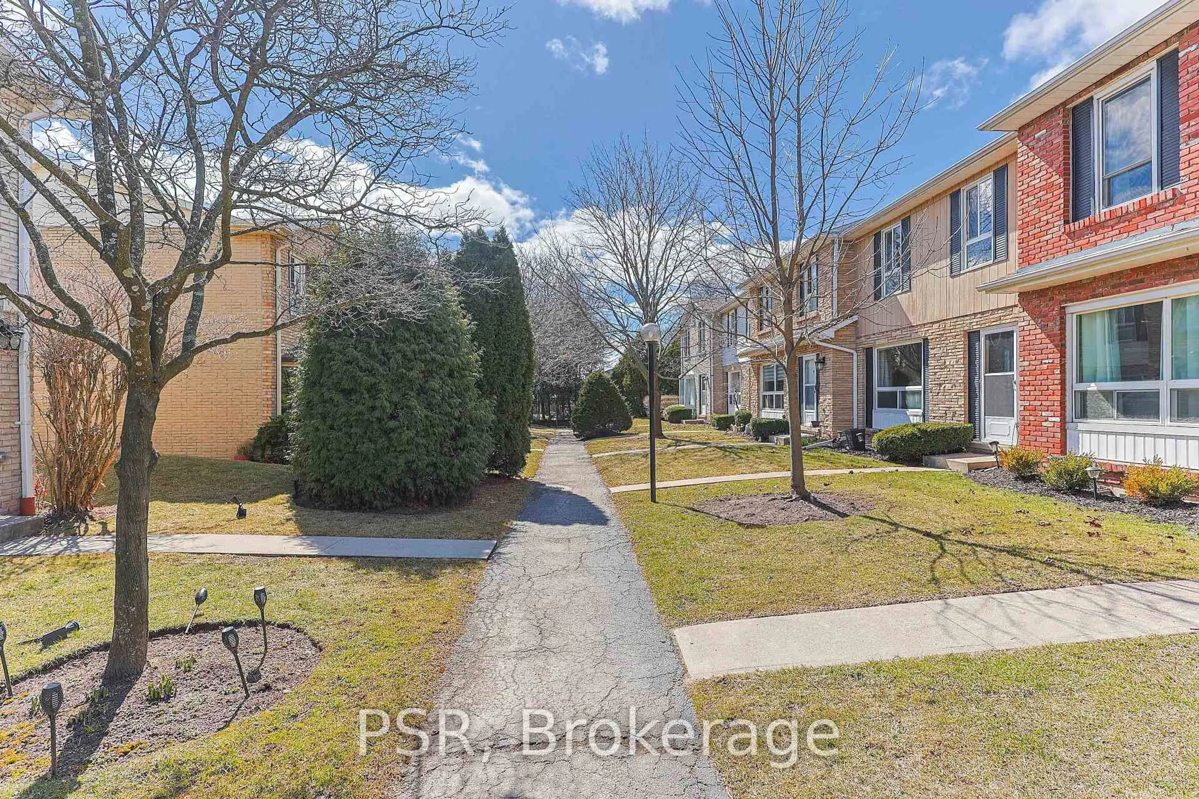 A pic from outside/outdoor area/front of a property/back of a property/a pic from drone, street for 5475 Lakeshore Rd #54, Burlington Ontario L7L 1E1