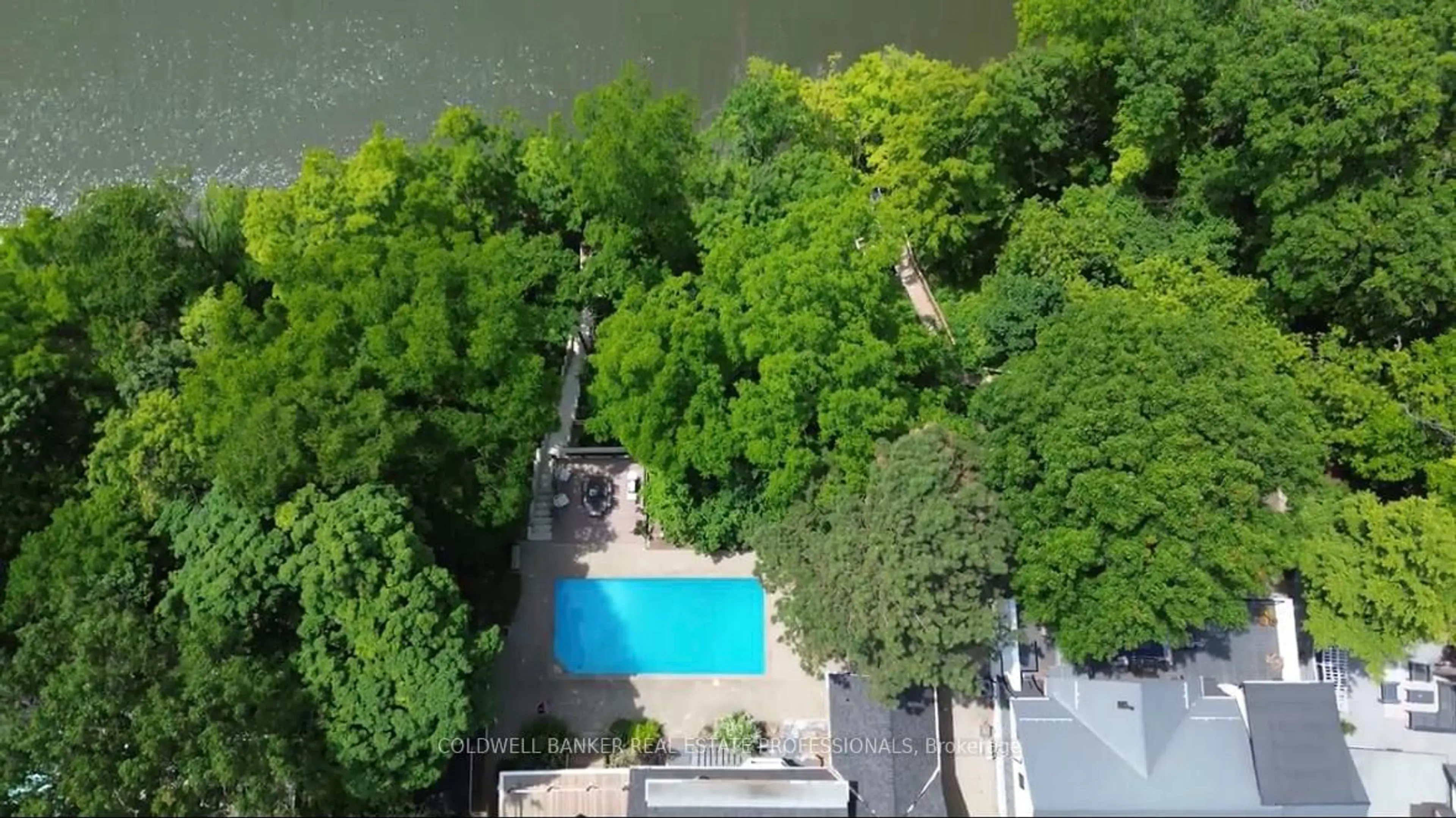 A pic from outside/outdoor area/front of a property/back of a property/a pic from drone, water/lake/river/ocean view for 416 Trafalgar Rd, Oakville Ontario L6J 3H7