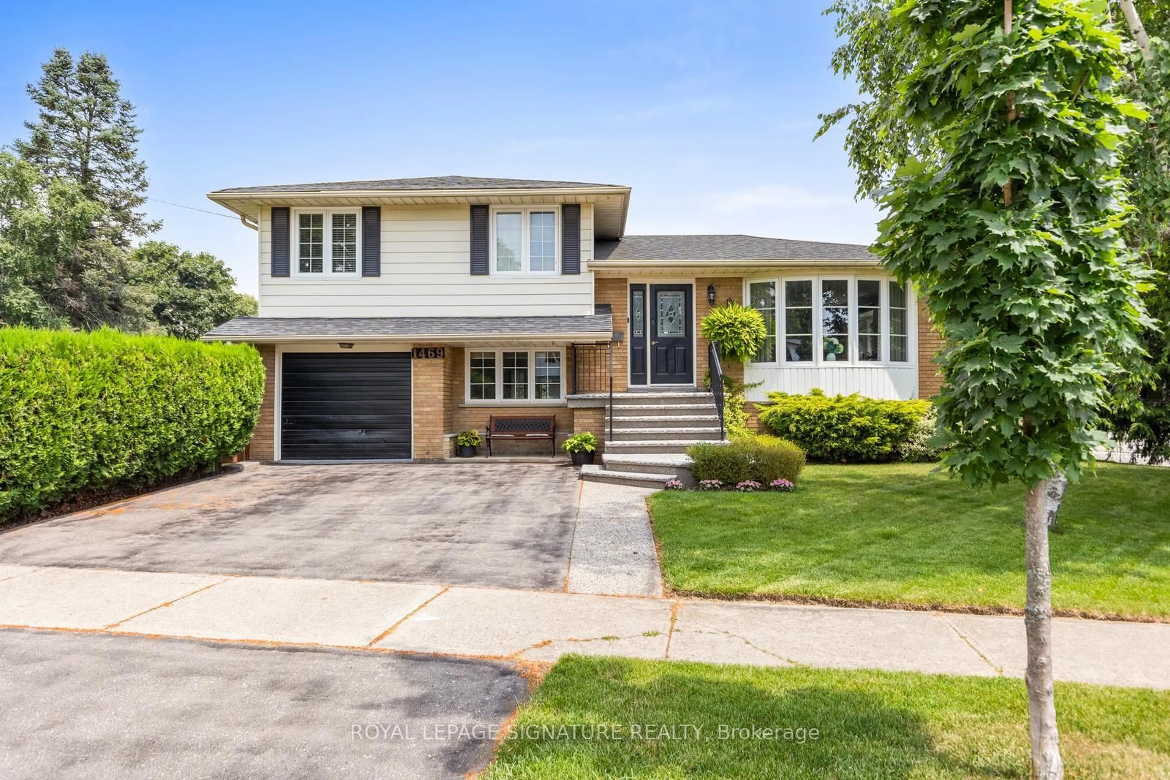 Home with brick exterior material, street for 1469 Hillgrove Rd, Mississauga Ontario L5J 3M2