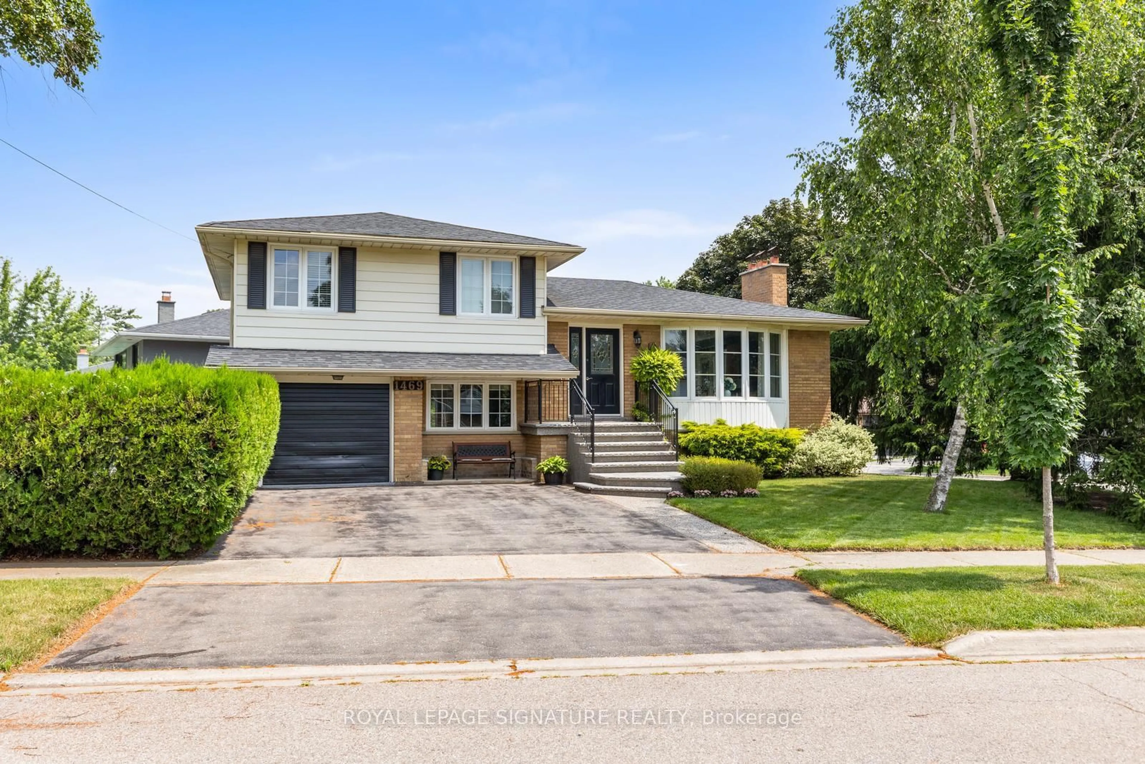 Home with brick exterior material, street for 1469 Hillgrove Rd, Mississauga Ontario L5J 3M2