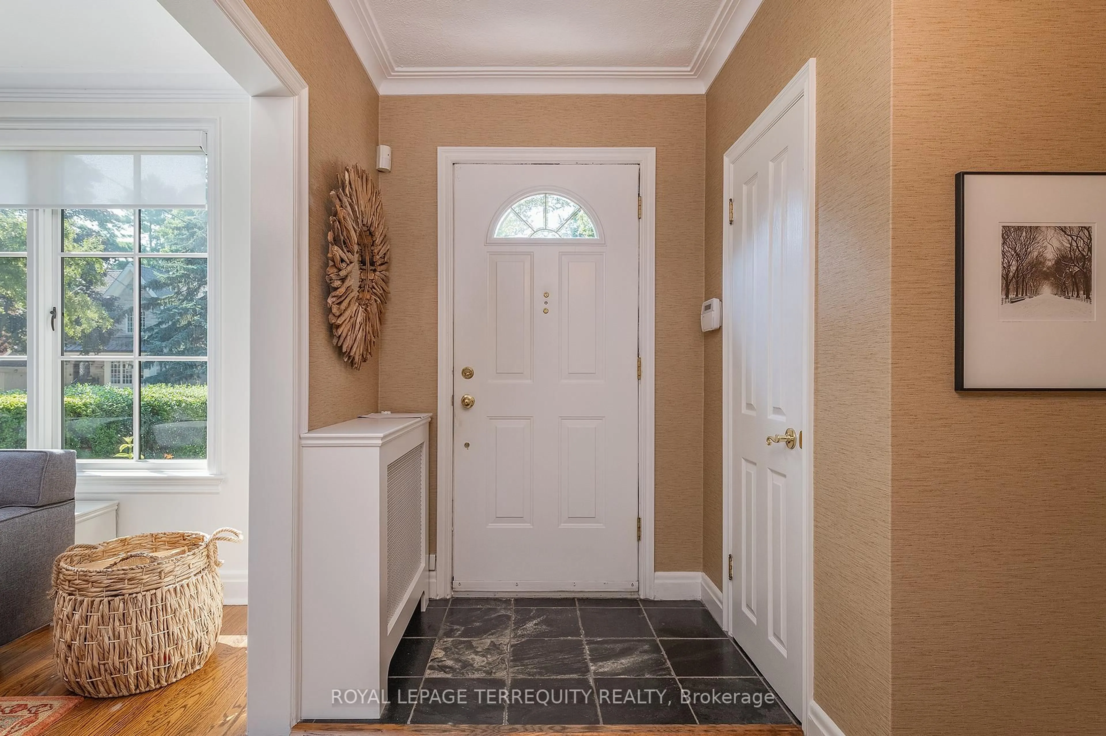 Indoor entryway for 48 Winston Grove, Toronto Ontario M8Y 2K9