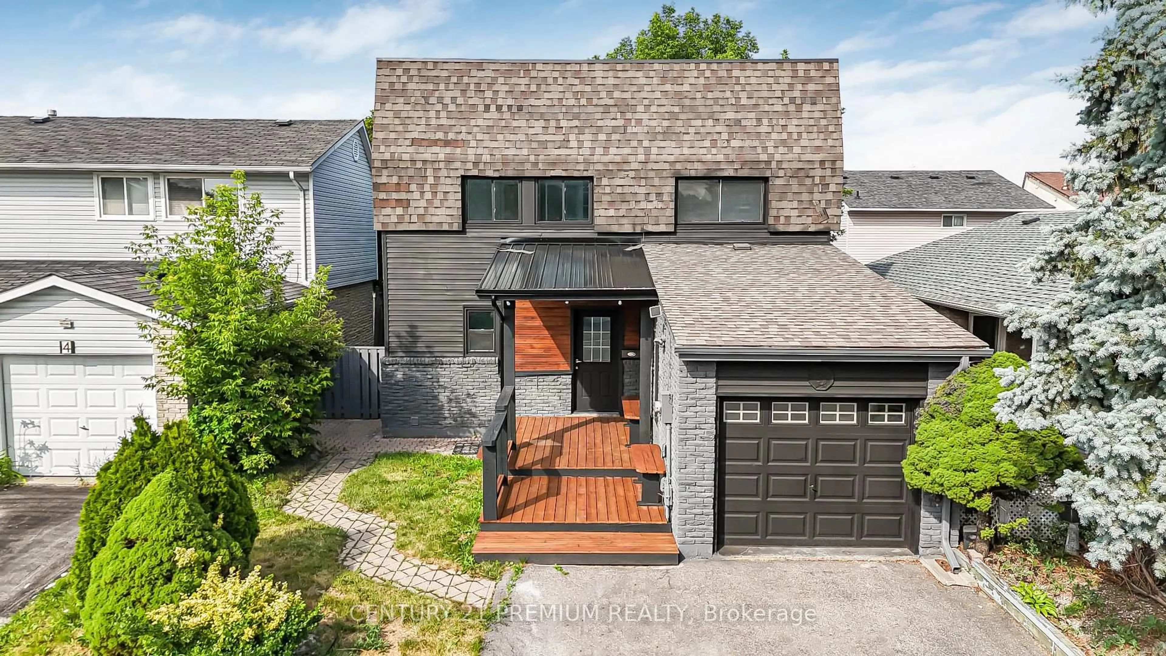 Home with brick exterior material, street for 3 Garland Crt, Brampton Ontario L6S 2E3