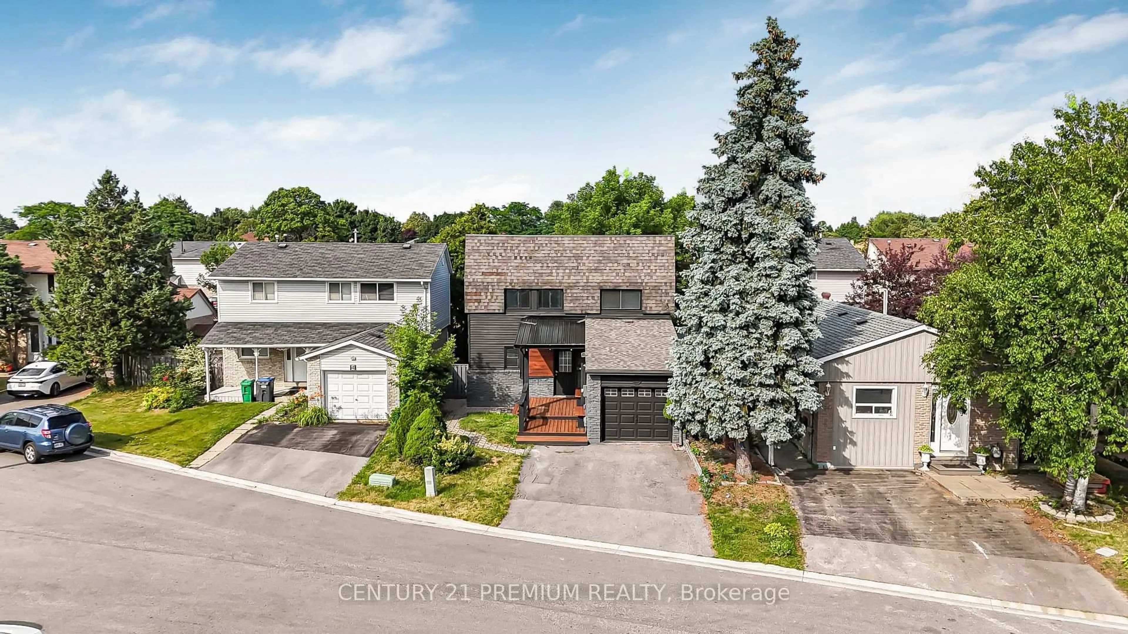 Home with brick exterior material, street for 3 Garland Crt, Brampton Ontario L6S 2E3