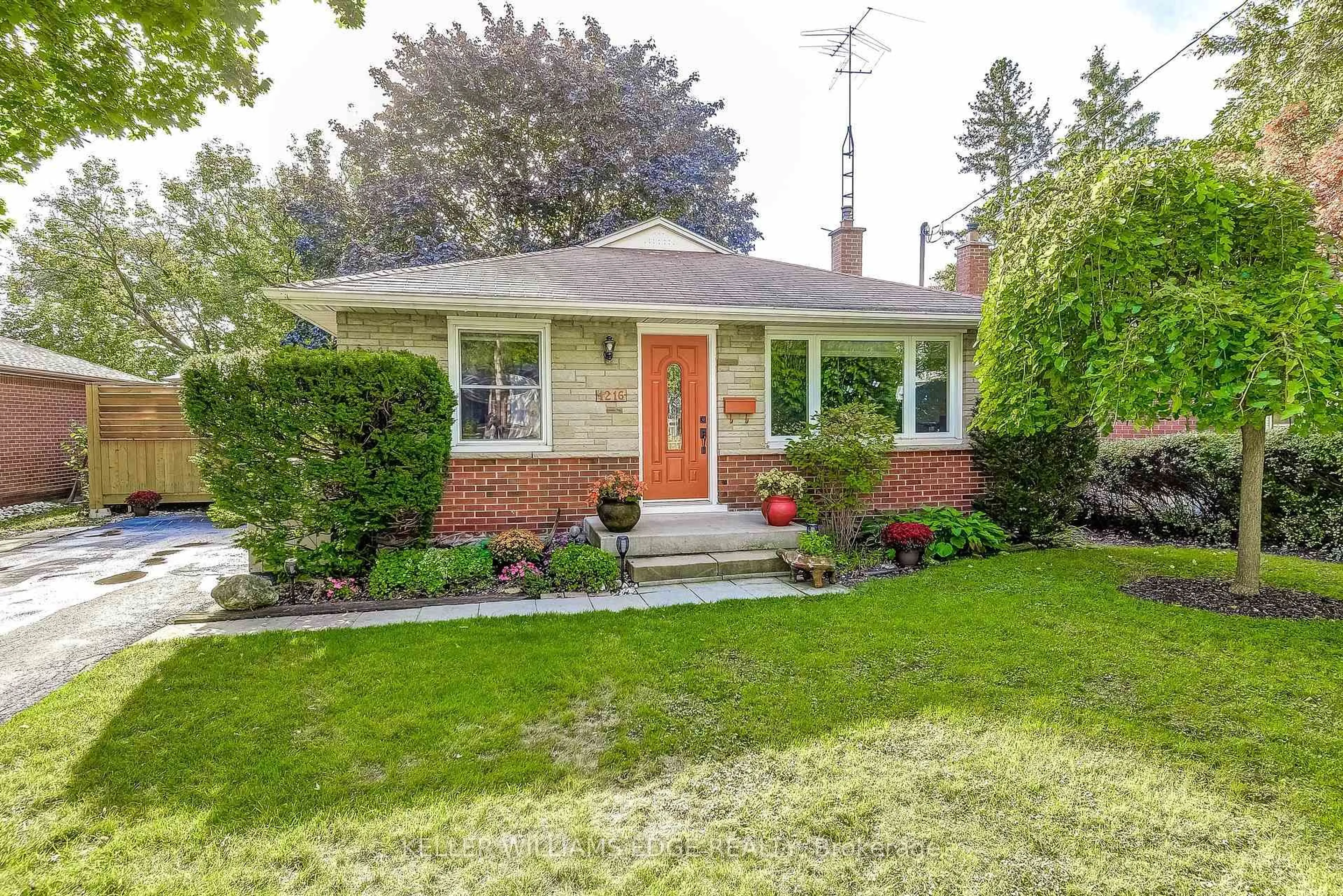 Home with brick exterior material, street for 1216 De Quincy Cres, Burlington Ontario L7P 1E1