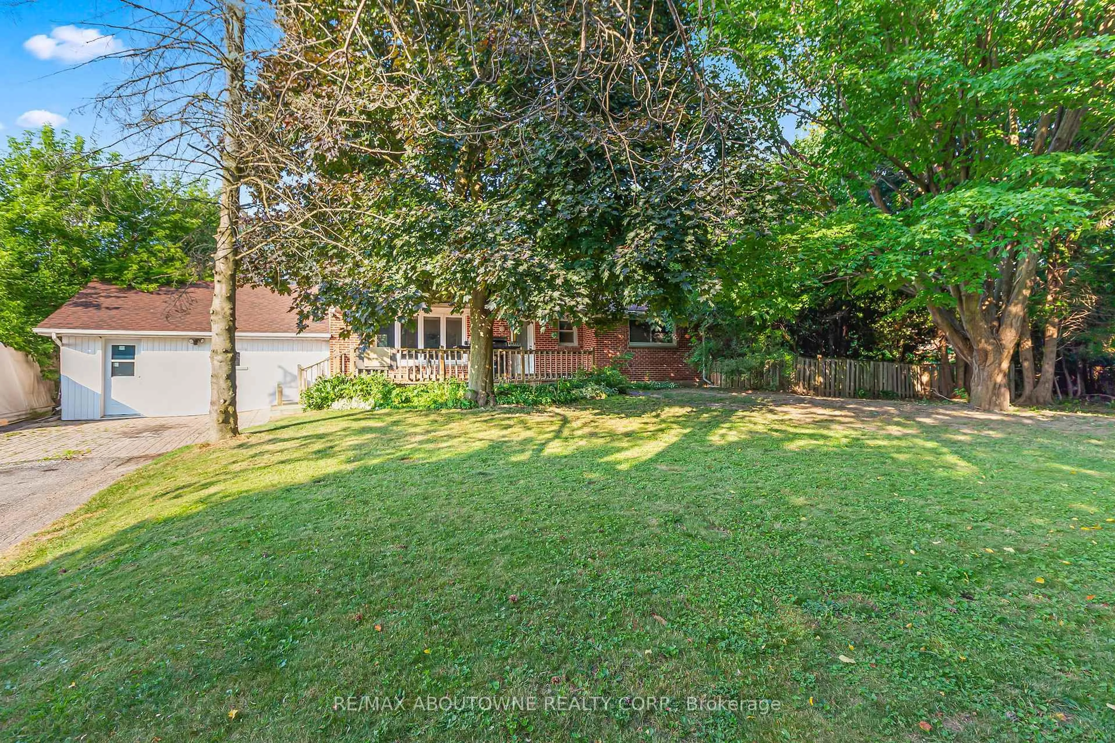 A pic from outside/outdoor area/front of a property/back of a property/a pic from drone, forest/trees view for 8759 Heritage Rd, Brampton Ontario L6Y 0E4