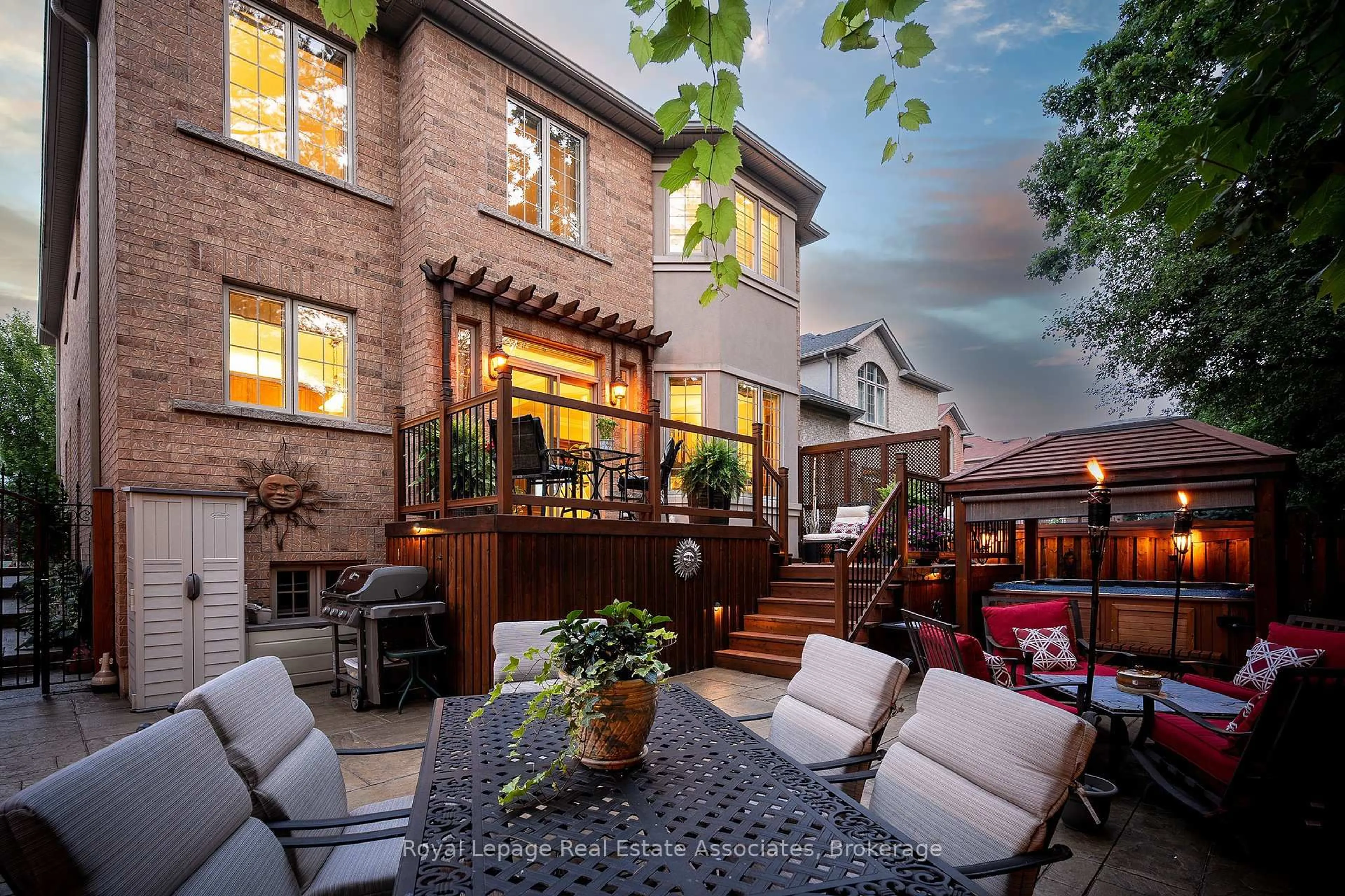 Patio, street for 2257 Adirondak Tr, Oakville Ontario L6M 4W4