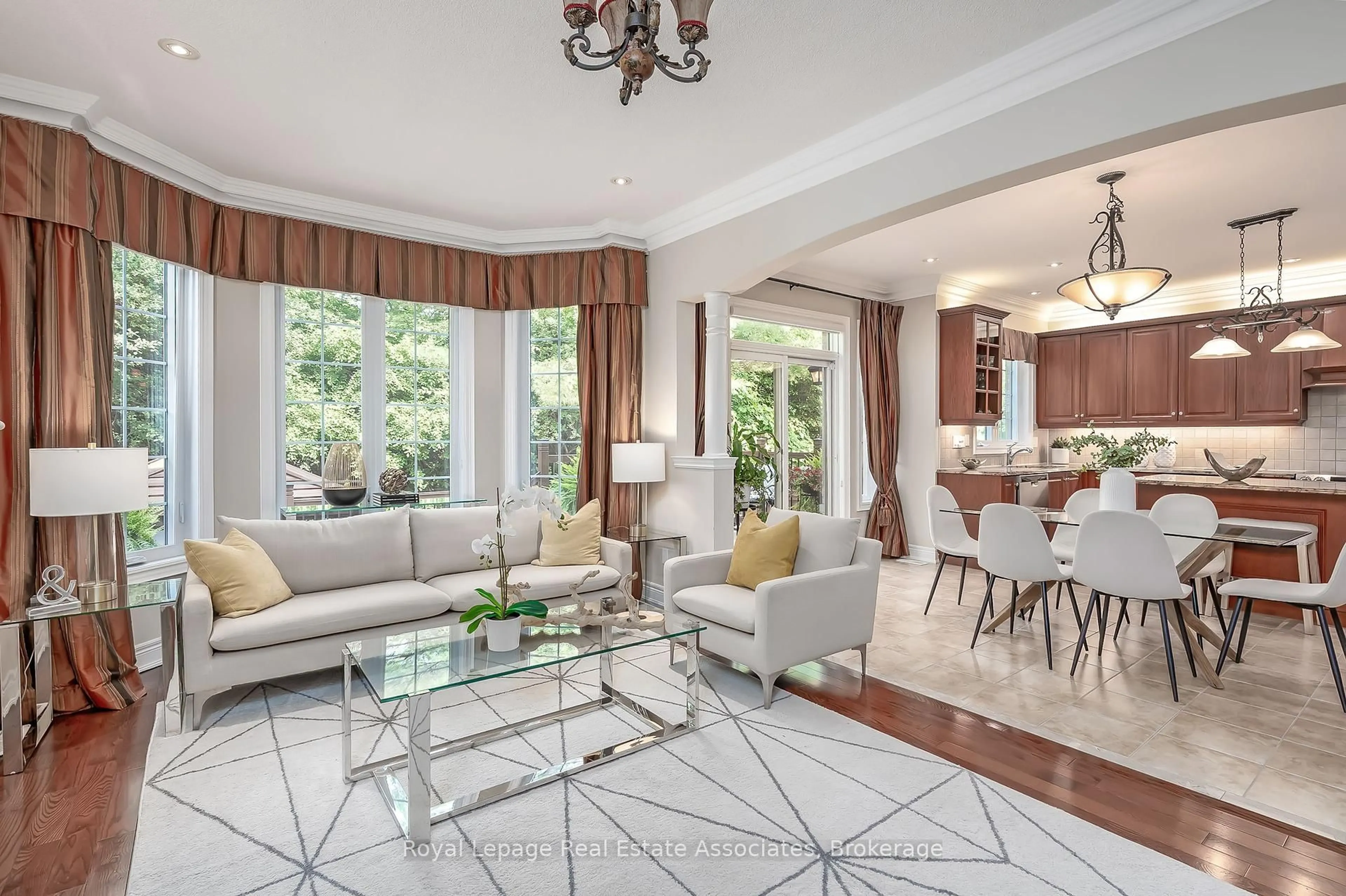 Living room with furniture, unknown for 2257 Adirondak Tr, Oakville Ontario L6M 4W4