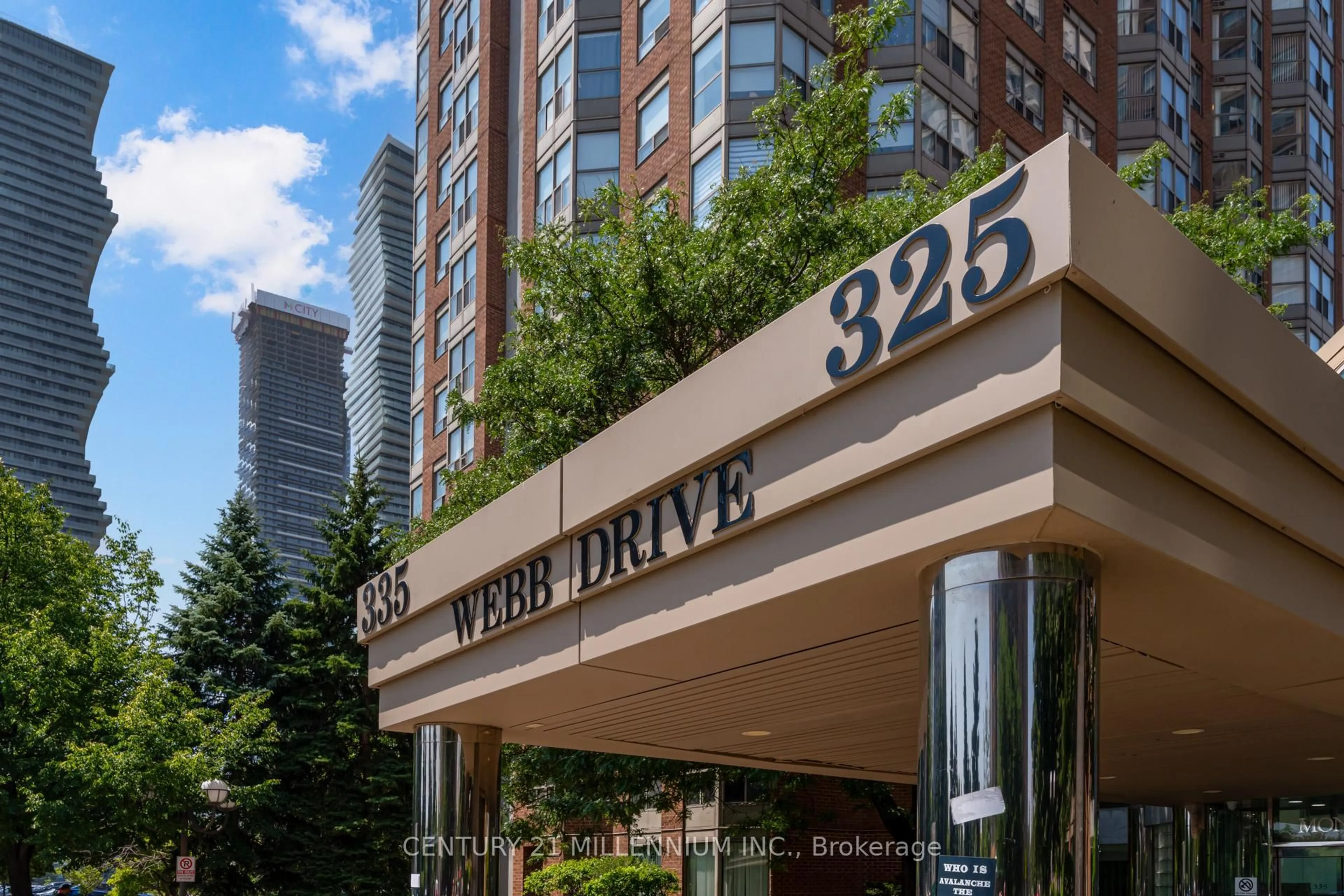 Indoor foyer for 325 Webb Dr #311, Mississauga Ontario L5B 3Z9