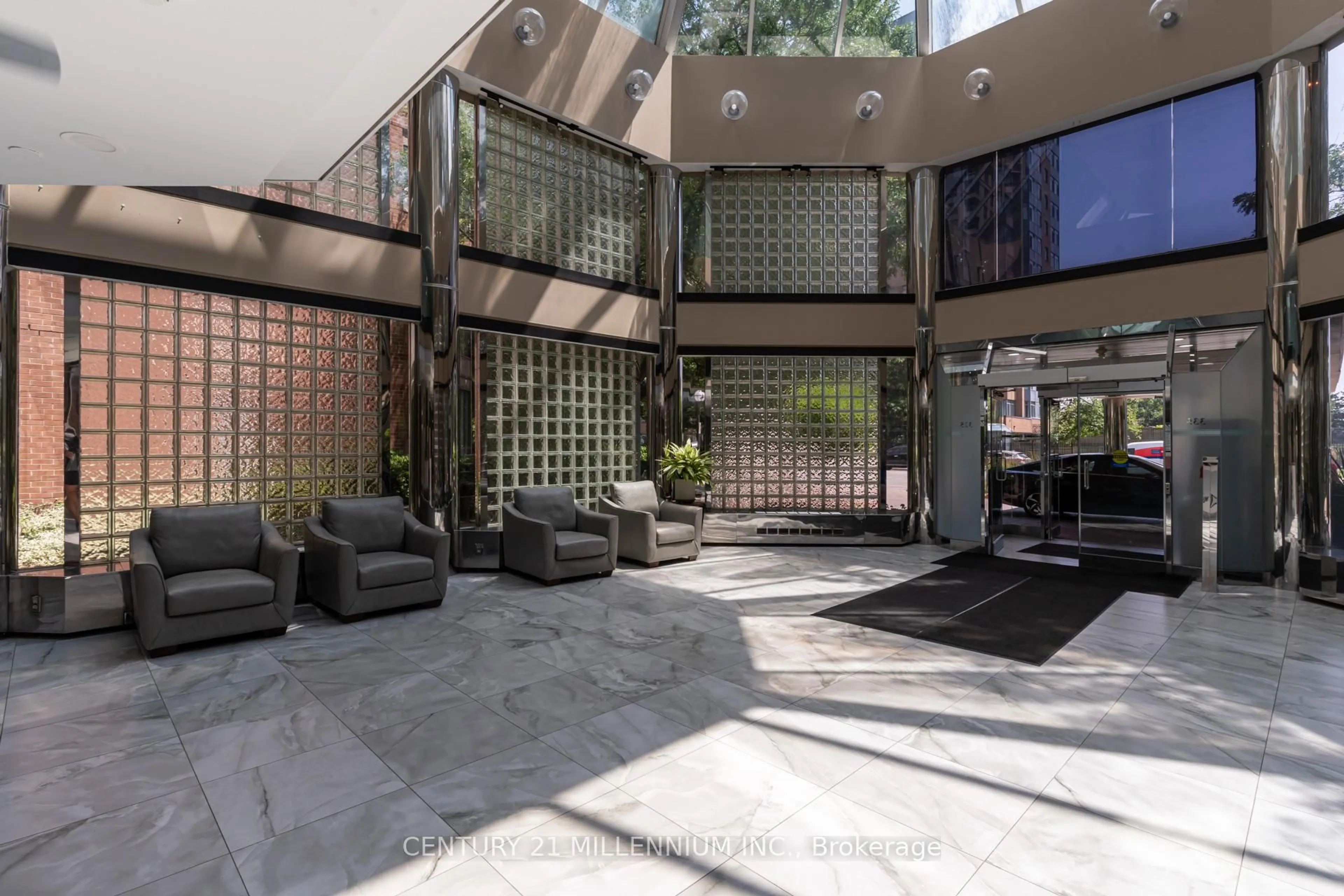 Lobby for 325 Webb Dr #311, Mississauga Ontario L5B 3Z9