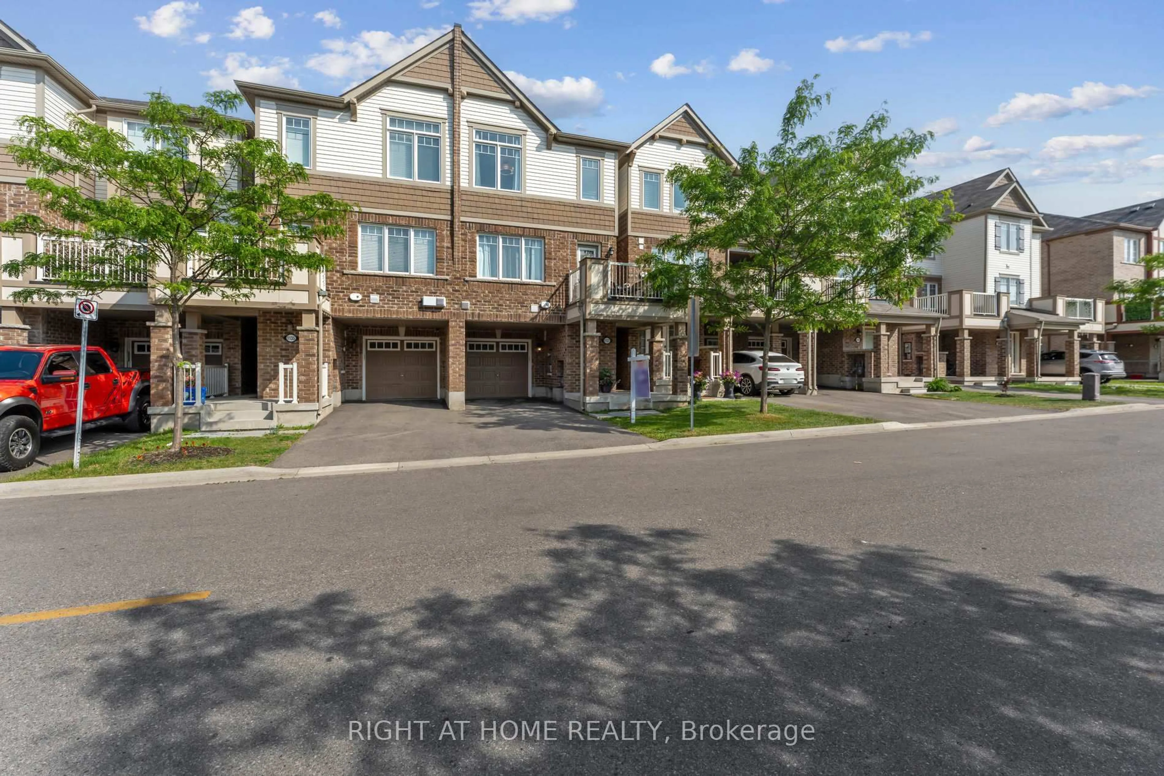 A pic from outside/outdoor area/front of a property/back of a property/a pic from drone, street for 1137 Duignan Cres, Milton Ontario L9T 7K6