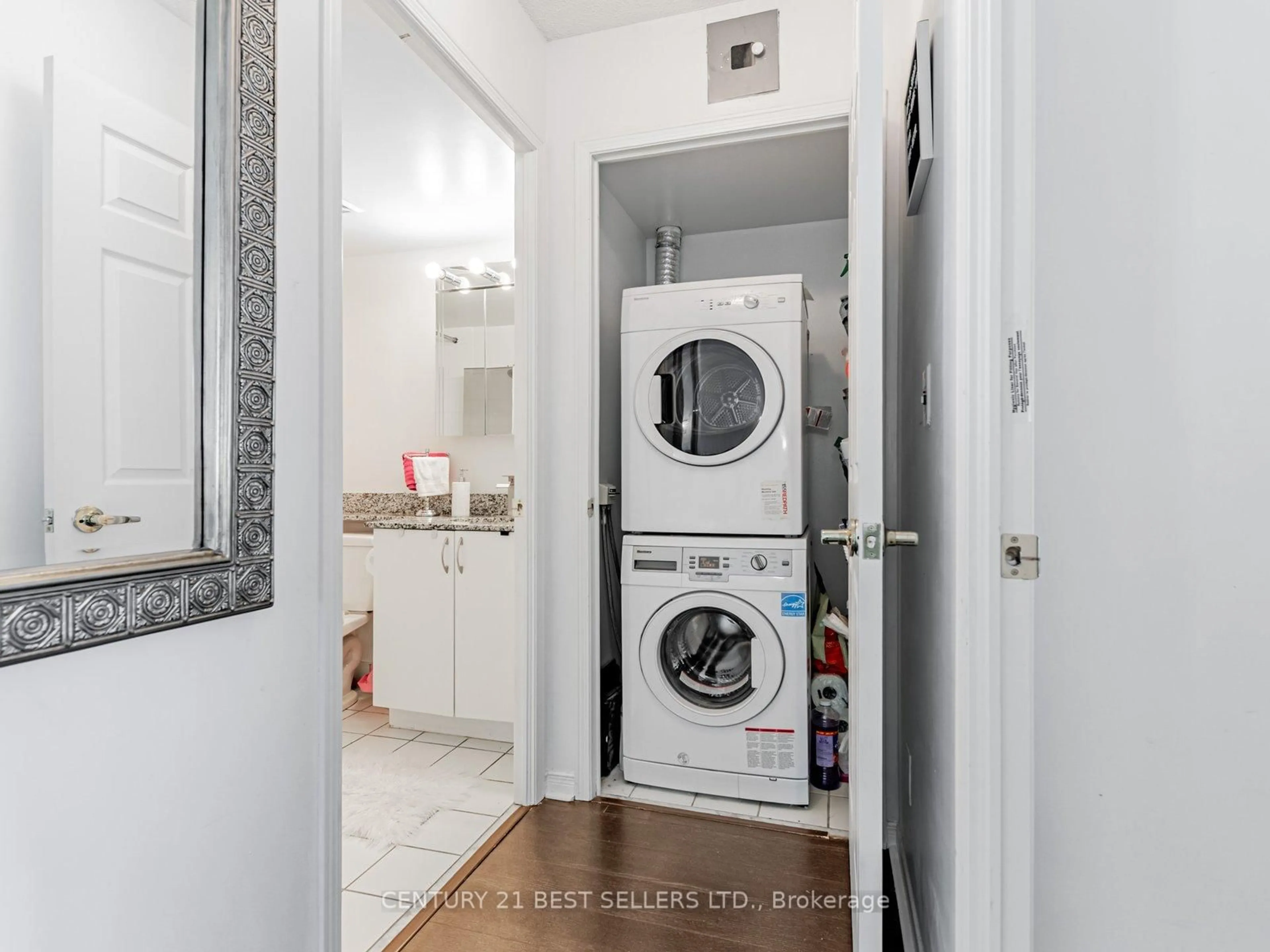 Laundry room for 4900 Glen Erin Dr #801, Mississauga Ontario L5M 7S2