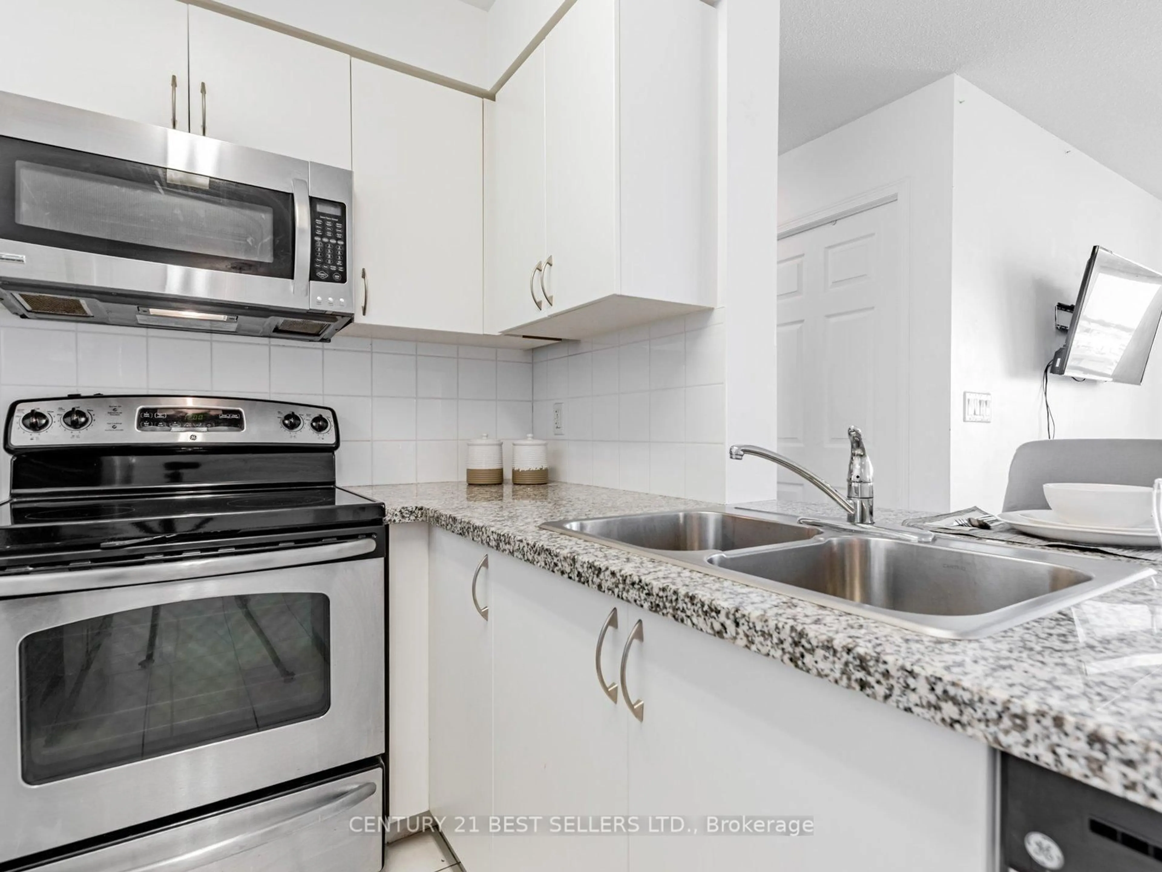 Standard kitchen, unknown for 4900 Glen Erin Dr #801, Mississauga Ontario L5M 7S2