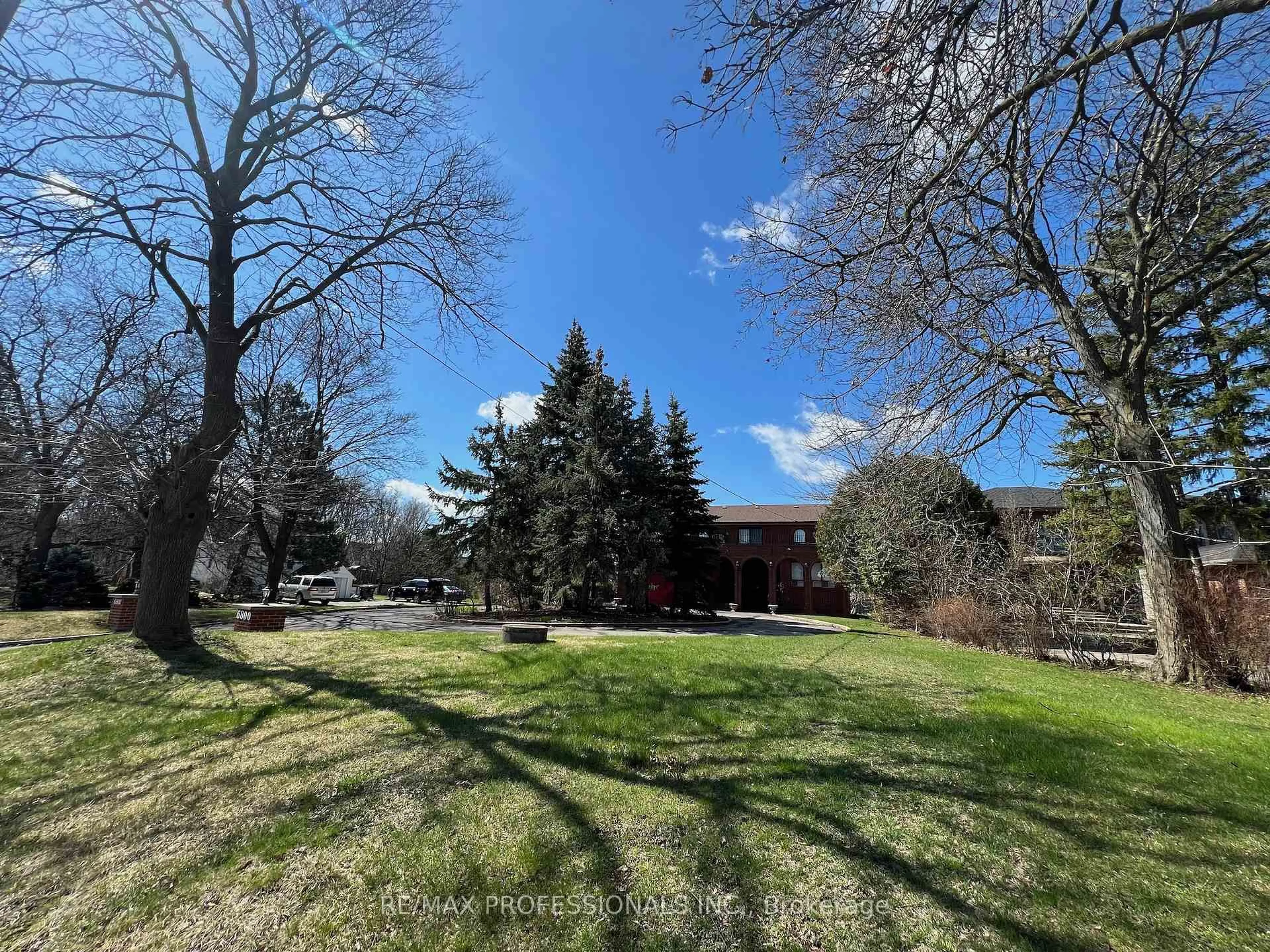A pic from outside/outdoor area/front of a property/back of a property/a pic from drone, forest/trees view for 6800 Second Line, Mississauga Ontario L5W 1M9