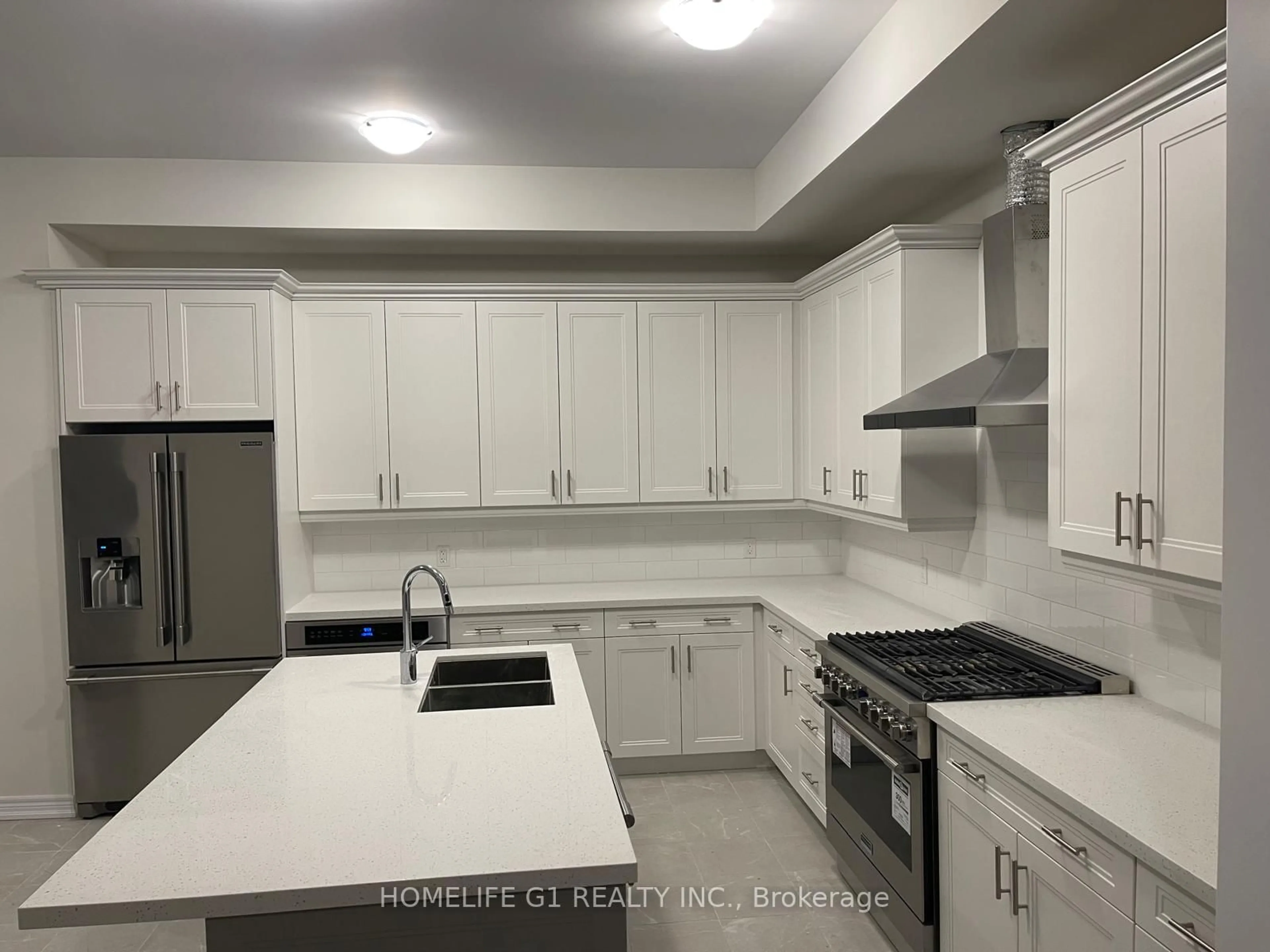 Standard kitchen, ceramic/tile floor for 86 Carnegie Dr, Oakville Ontario L6H 0W1