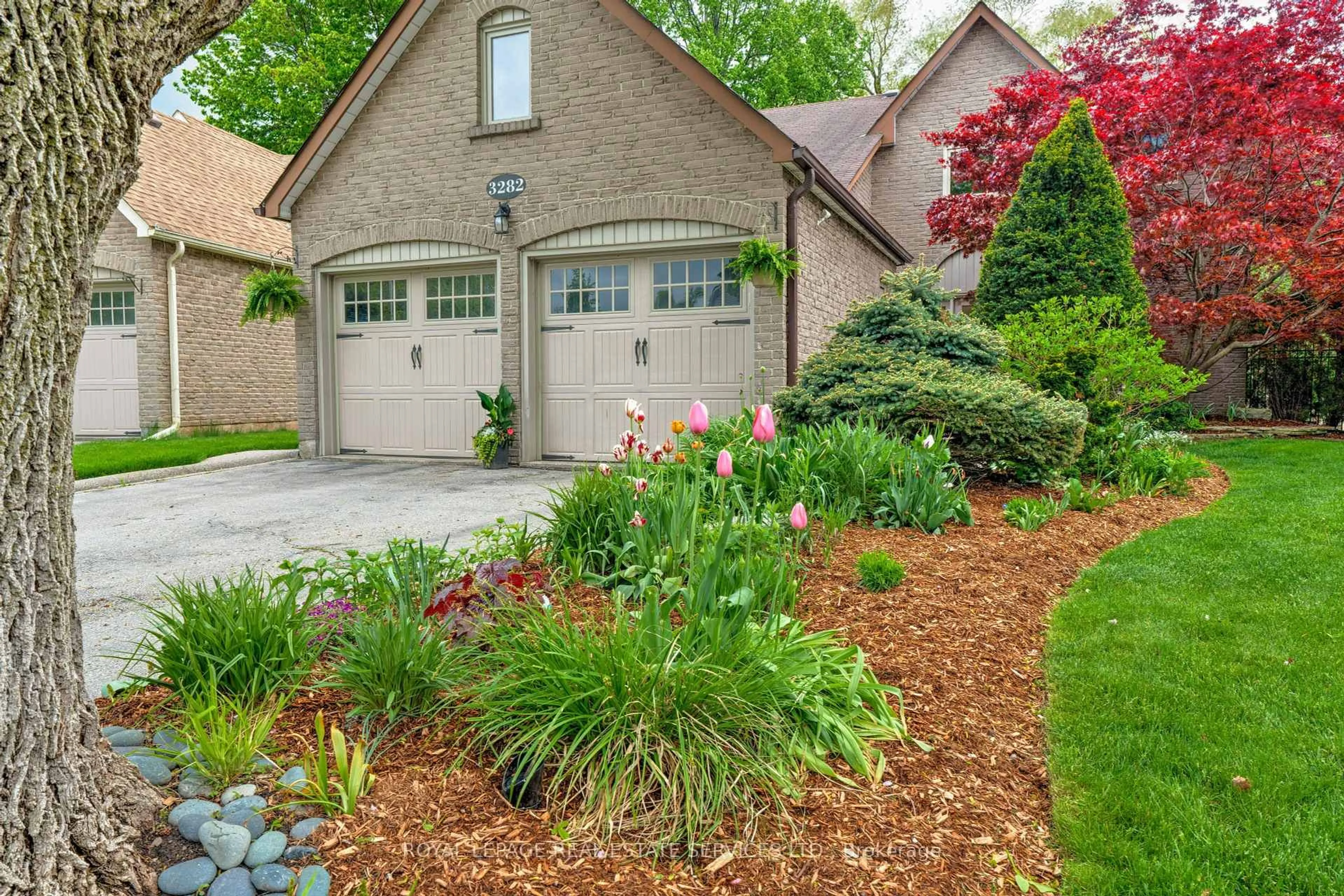 Home with brick exterior material, street for 3282 Victoria St, Oakville Ontario L6L 5R3