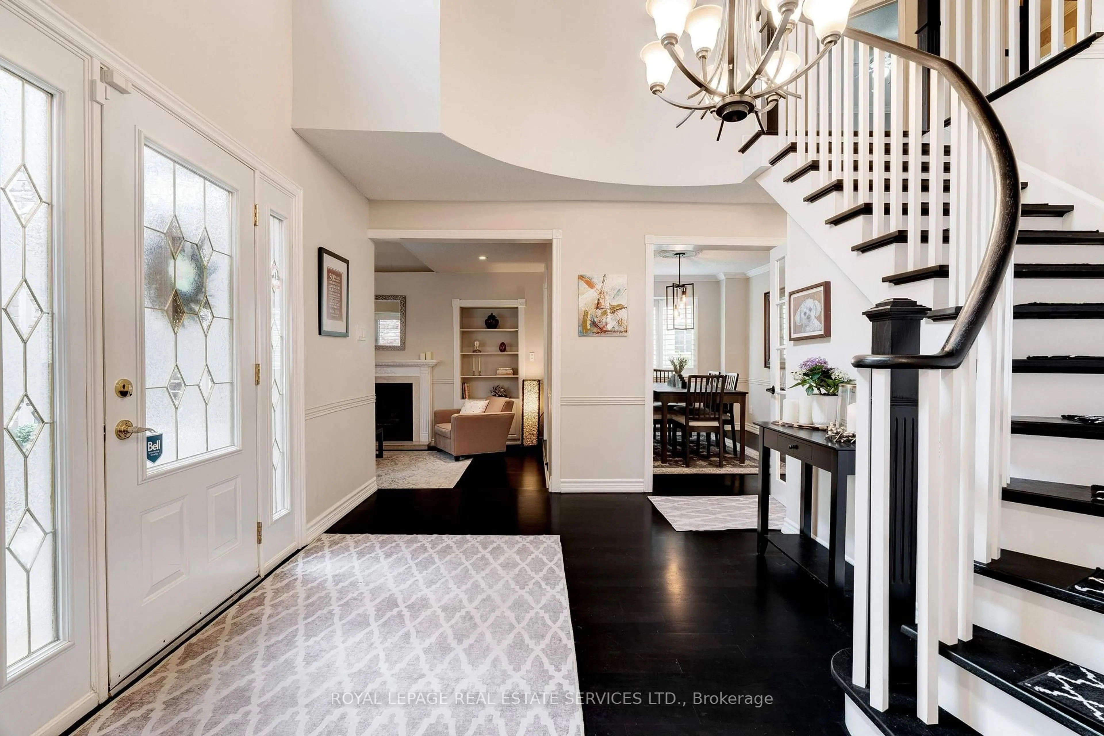 Indoor entryway for 3282 Victoria St, Oakville Ontario L6L 5R3