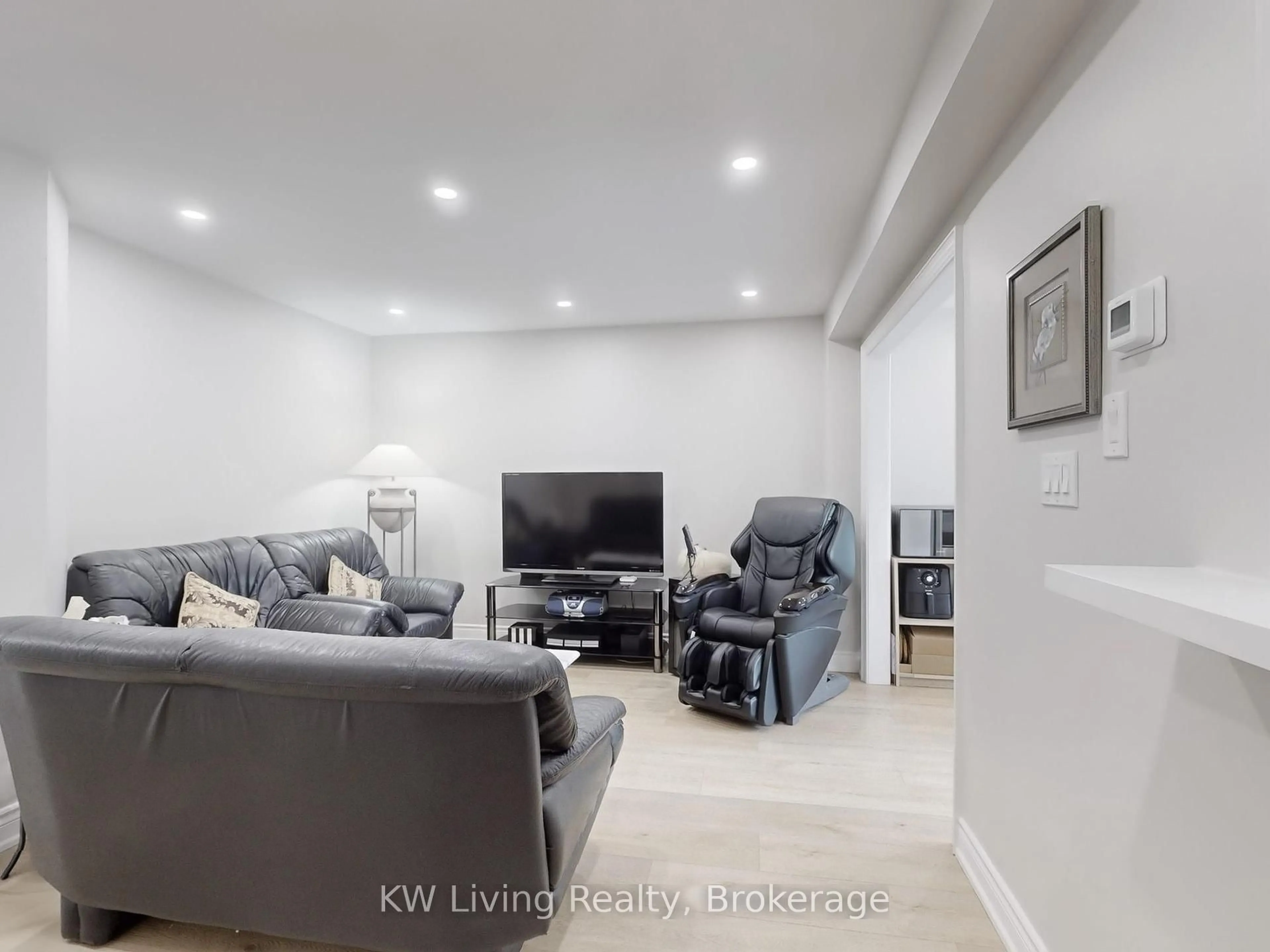 Living room with furniture, unknown for 5260 McFarren Blvd #10, Mississauga Ontario L5M 7J1