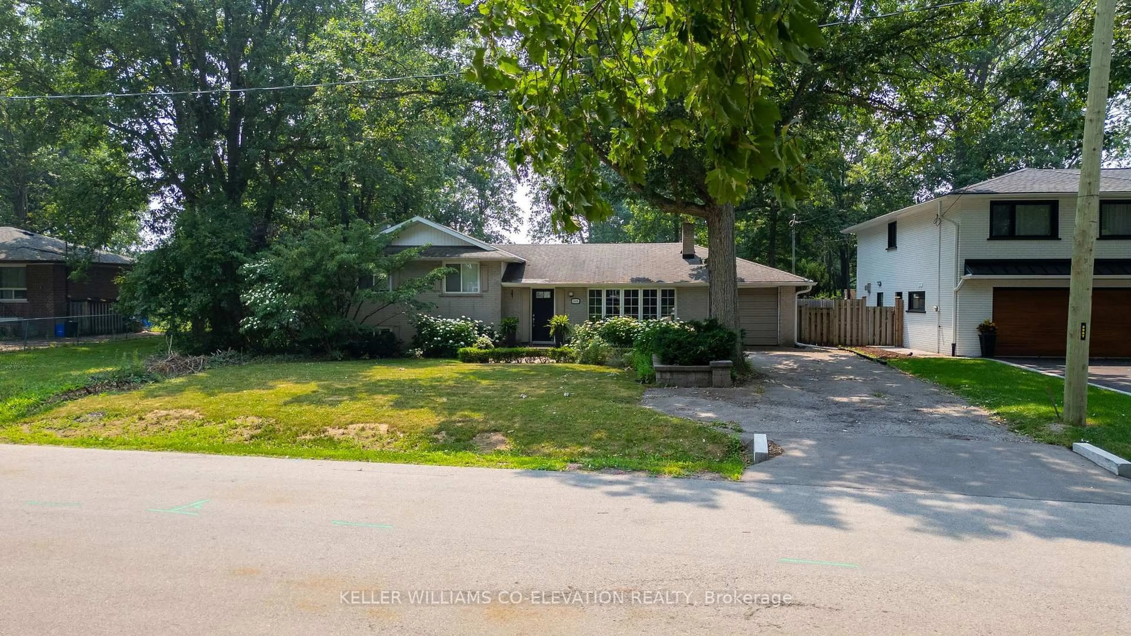 A pic from outside/outdoor area/front of a property/back of a property/a pic from drone, street for 548 Swann Dr, Oakville Ontario L6L 3X1