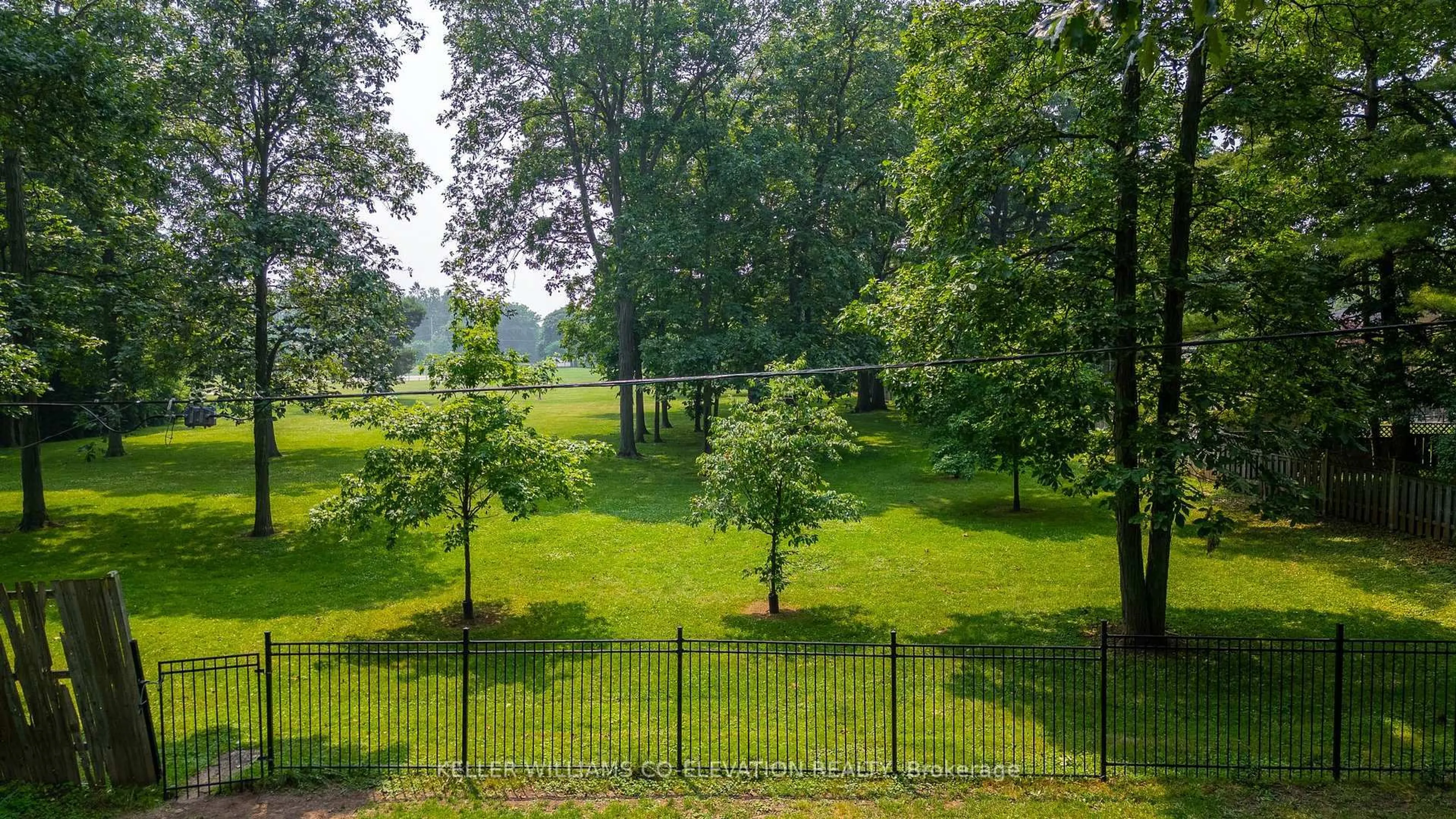 A pic from outside/outdoor area/front of a property/back of a property/a pic from drone, forest/trees view for 548 Swann Dr, Oakville Ontario L6L 3X1