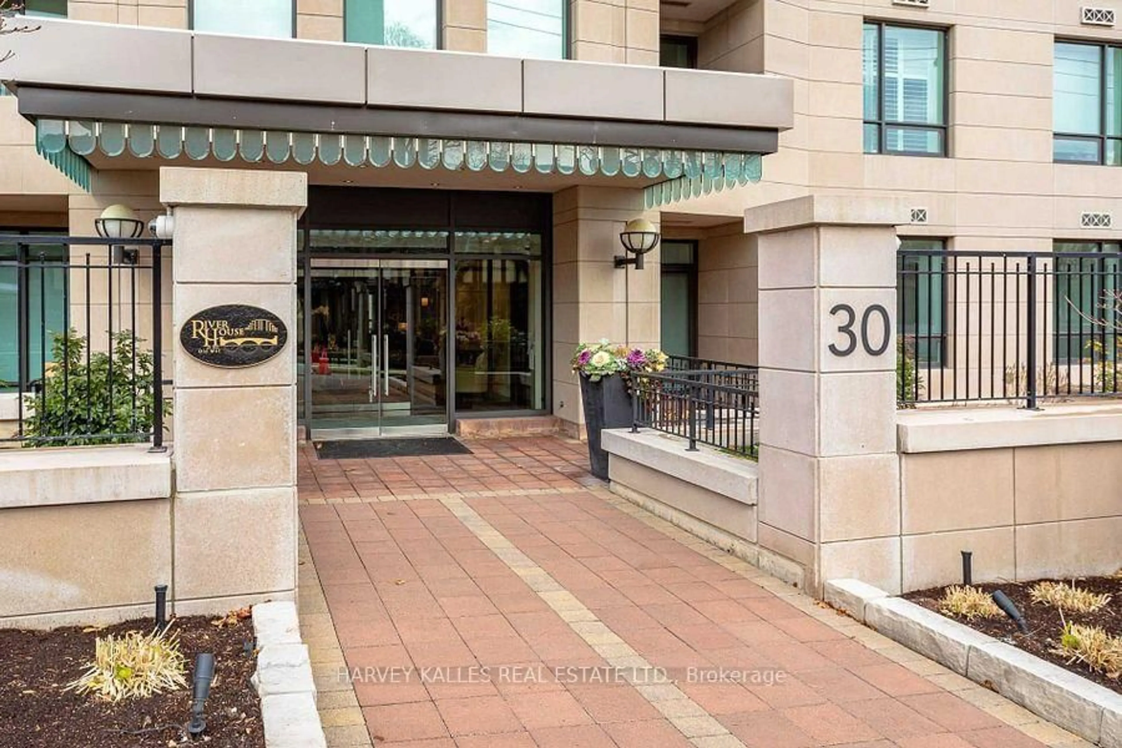 Indoor foyer for 30 Old Mill Rd #103, Toronto Ontario M8X 0A5