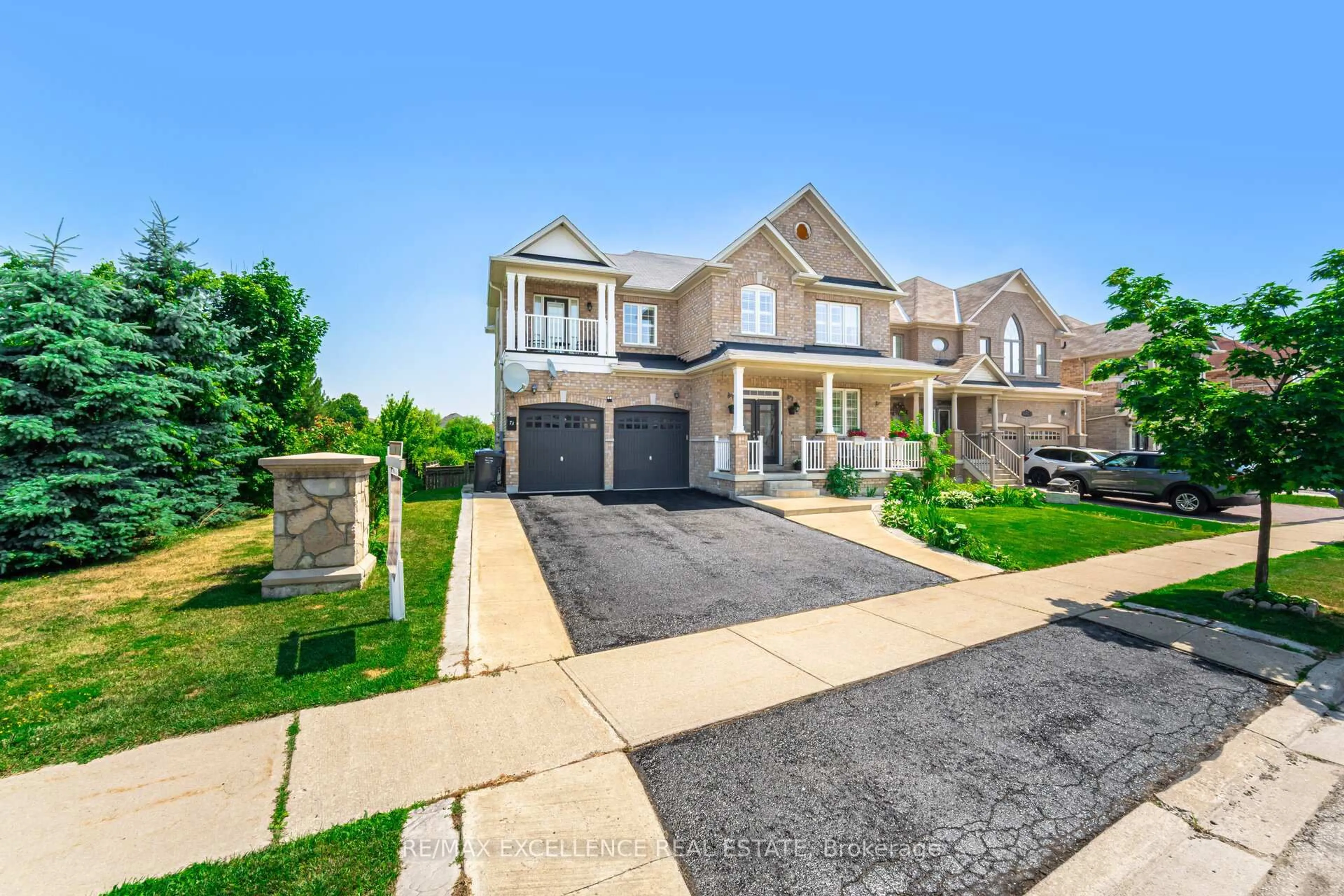 A pic from outside/outdoor area/front of a property/back of a property/a pic from drone, street for 73 Gardenbrooke Tr, Brampton Ontario L6P 3J3