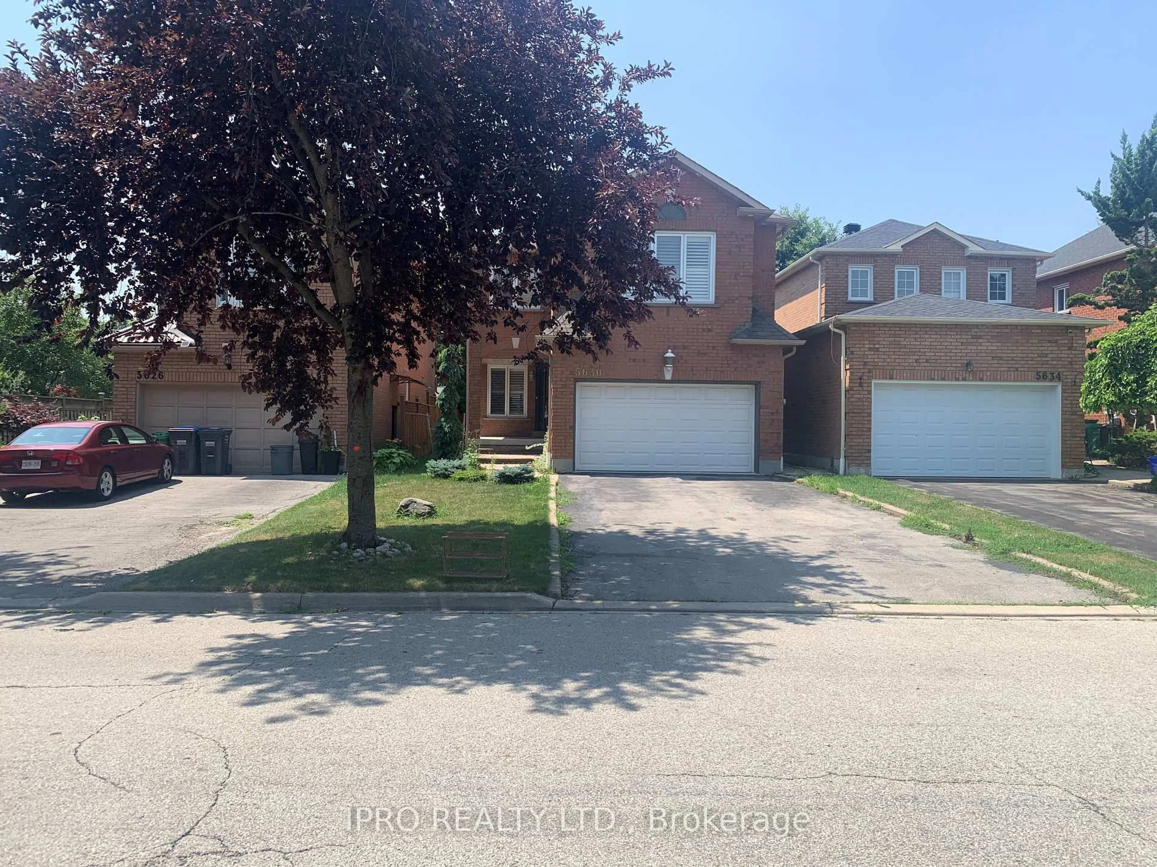 A pic from outside/outdoor area/front of a property/back of a property/a pic from drone, street for 5630 Sparkwell Dr, Mississauga Ontario L5R 3N9