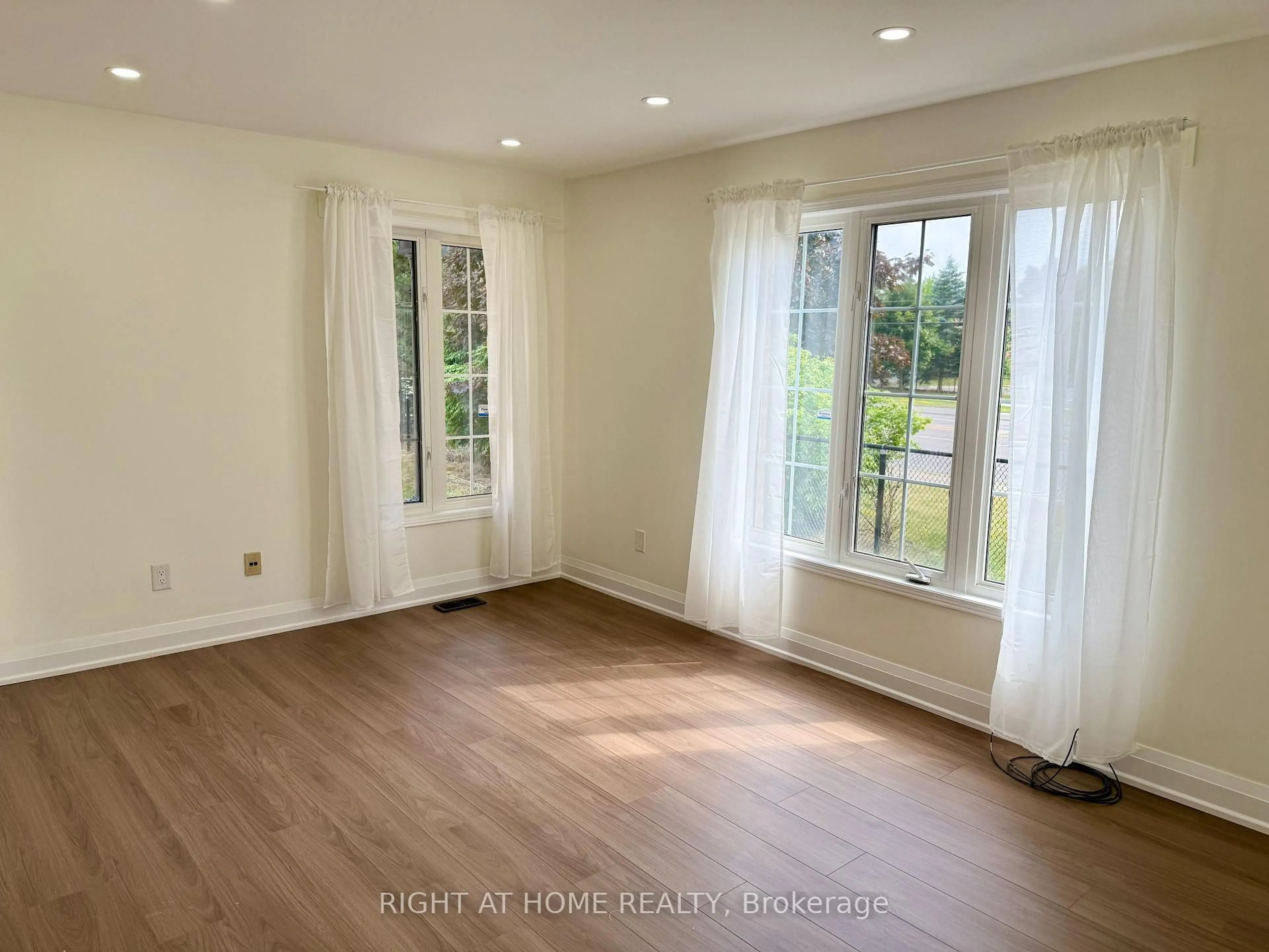 A pic of a room for 32 Hocken Crt, Brampton Ontario L6R 2T7