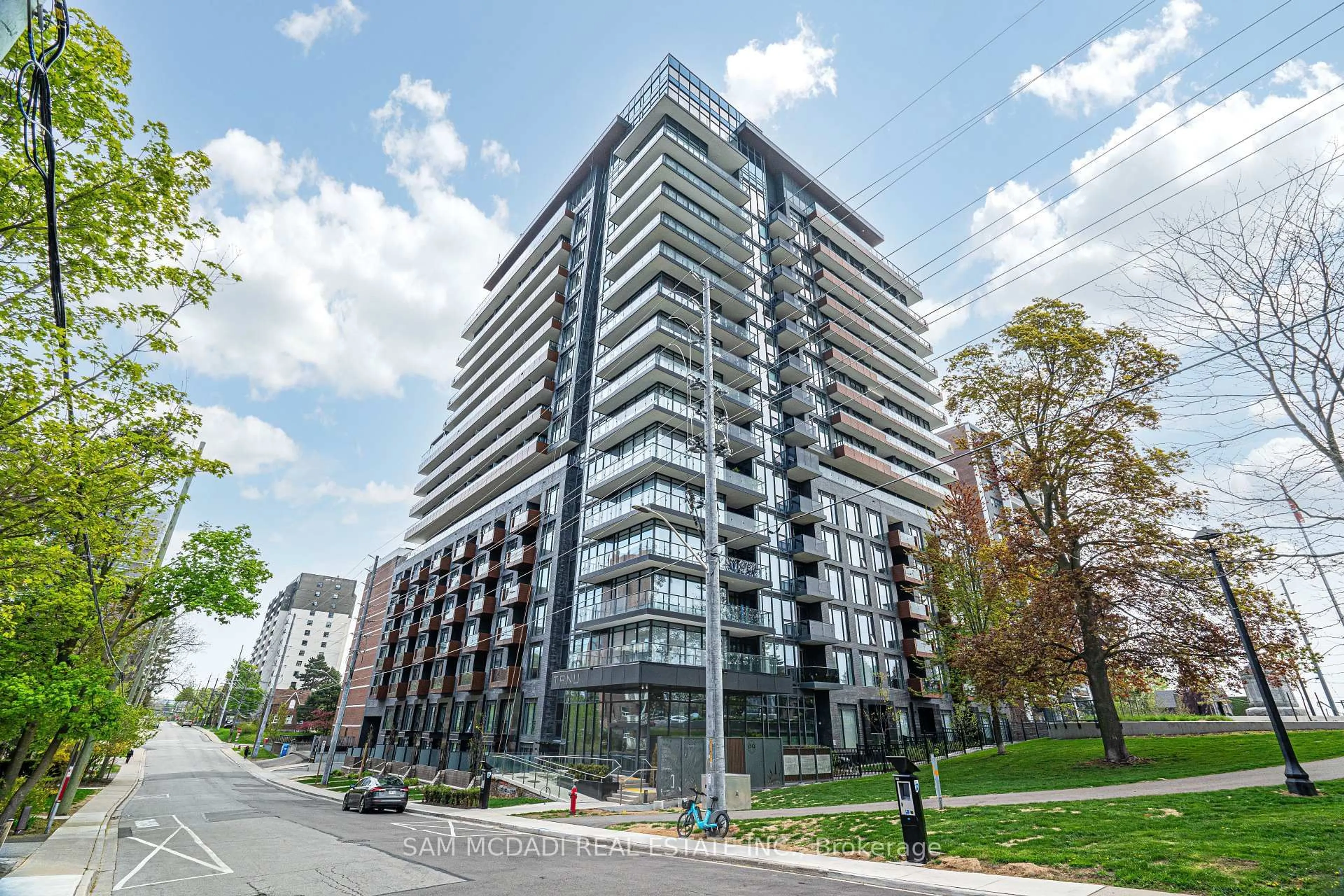 Unknown for 21 Park St #321, Mississauga Ontario L5G 1L7