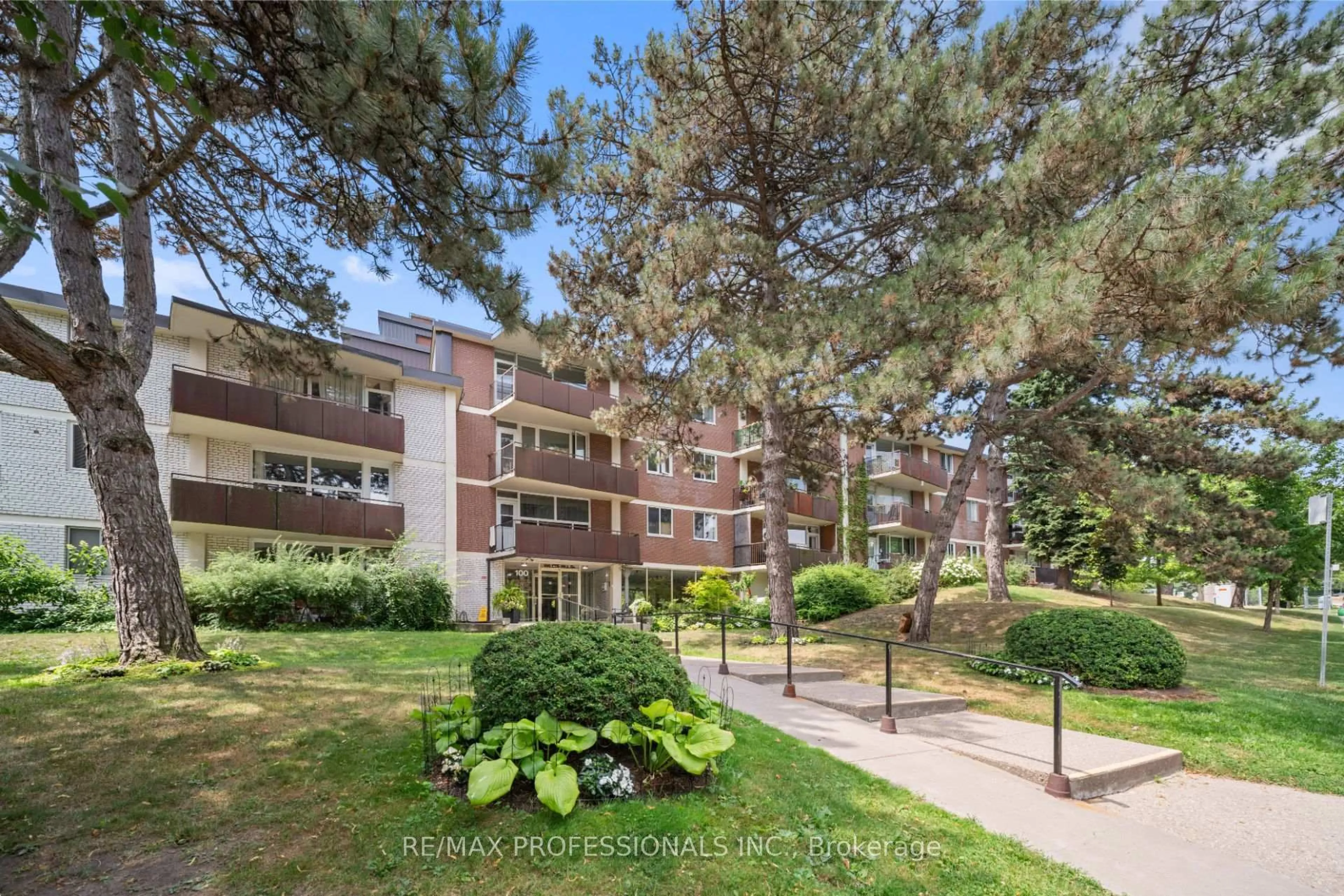 Patio, unknown for 100 Coe Hill Dr #216, Toronto Ontario M6S 3E1