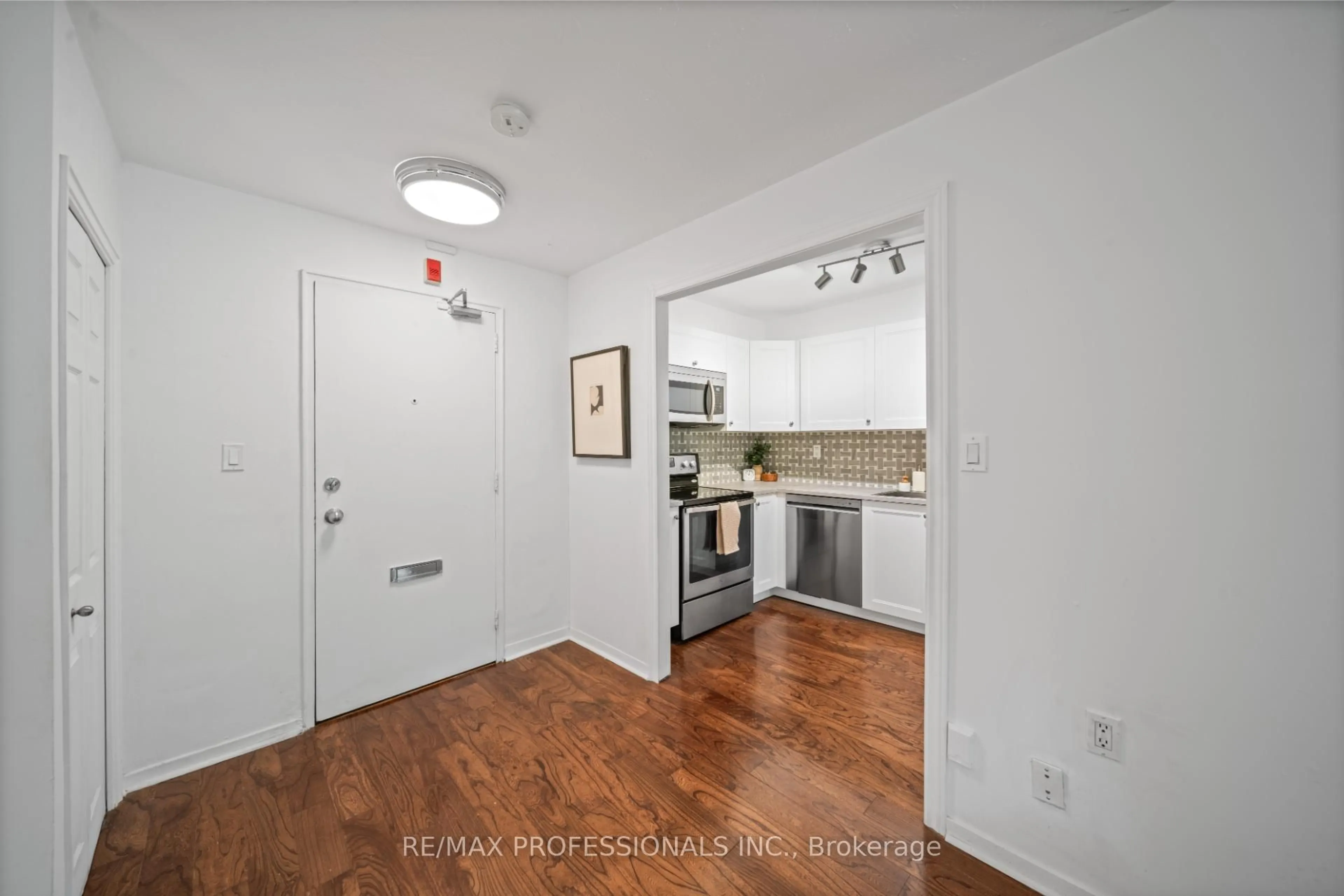 Standard kitchen, unknown for 100 Coe Hill Dr #216, Toronto Ontario M6S 3E1
