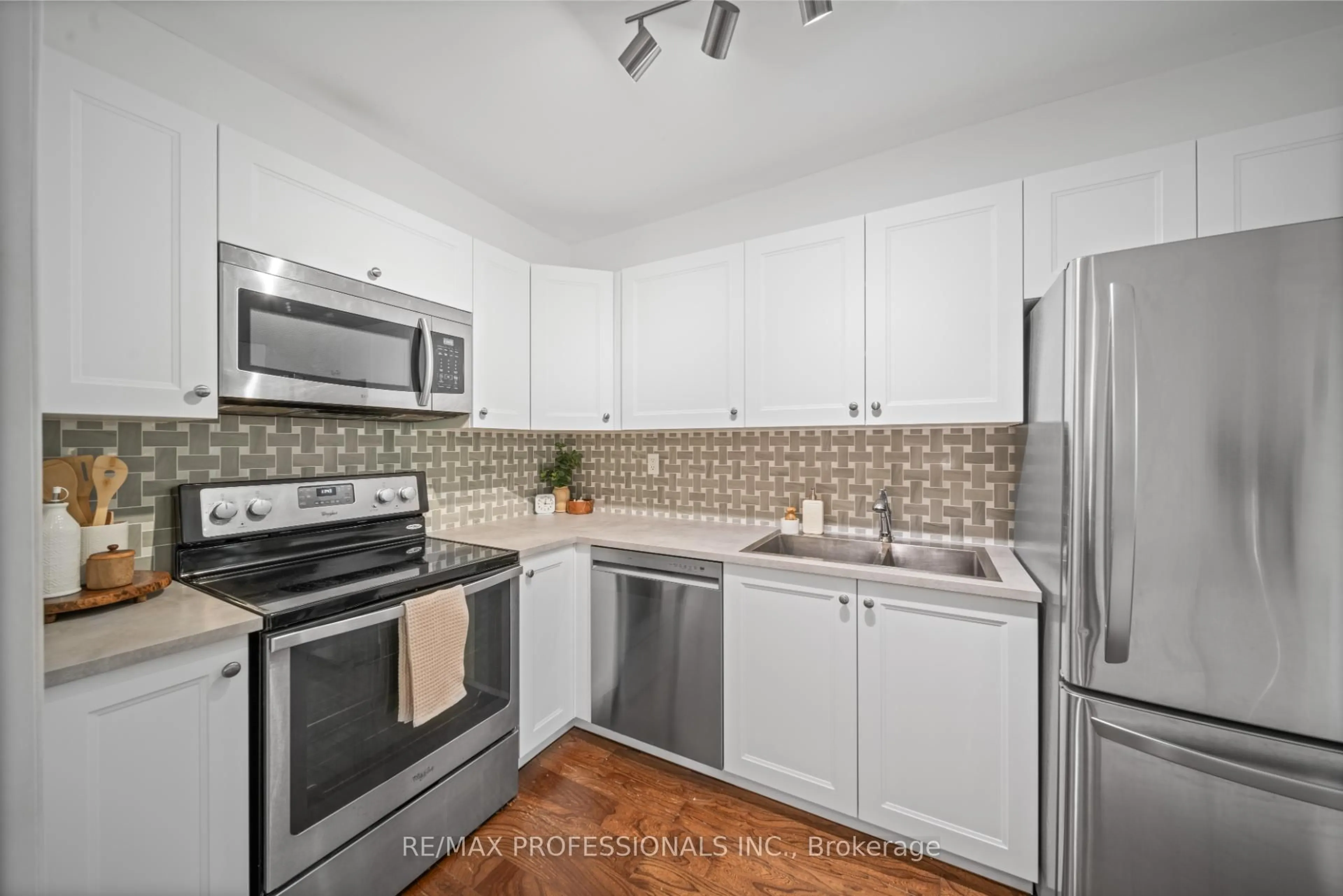Standard kitchen, unknown for 100 Coe Hill Dr #216, Toronto Ontario M6S 3E1