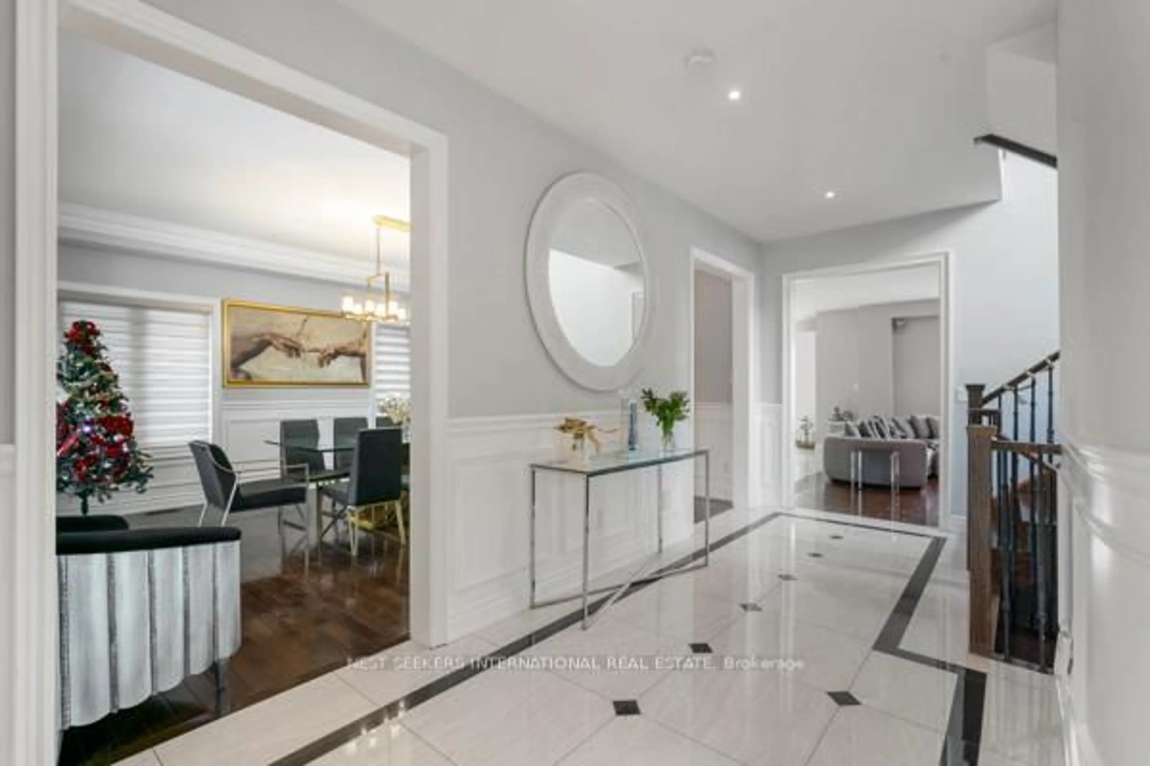 Indoor foyer for 2 George McKenzie Crt, Toronto Ontario M9M 0E1
