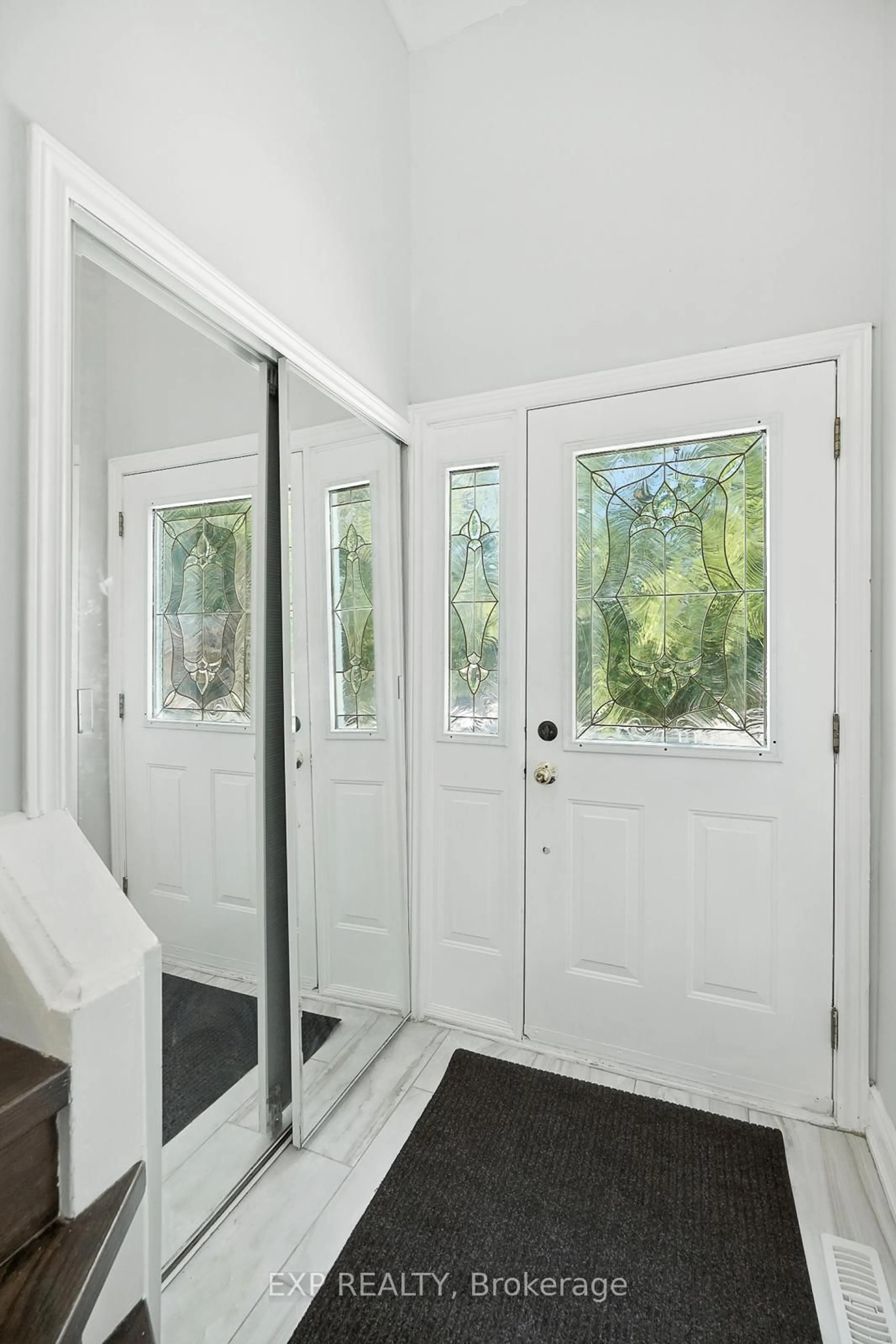 Indoor entryway for 387 Archdekin Dr, Brampton Ontario L6V 3E9
